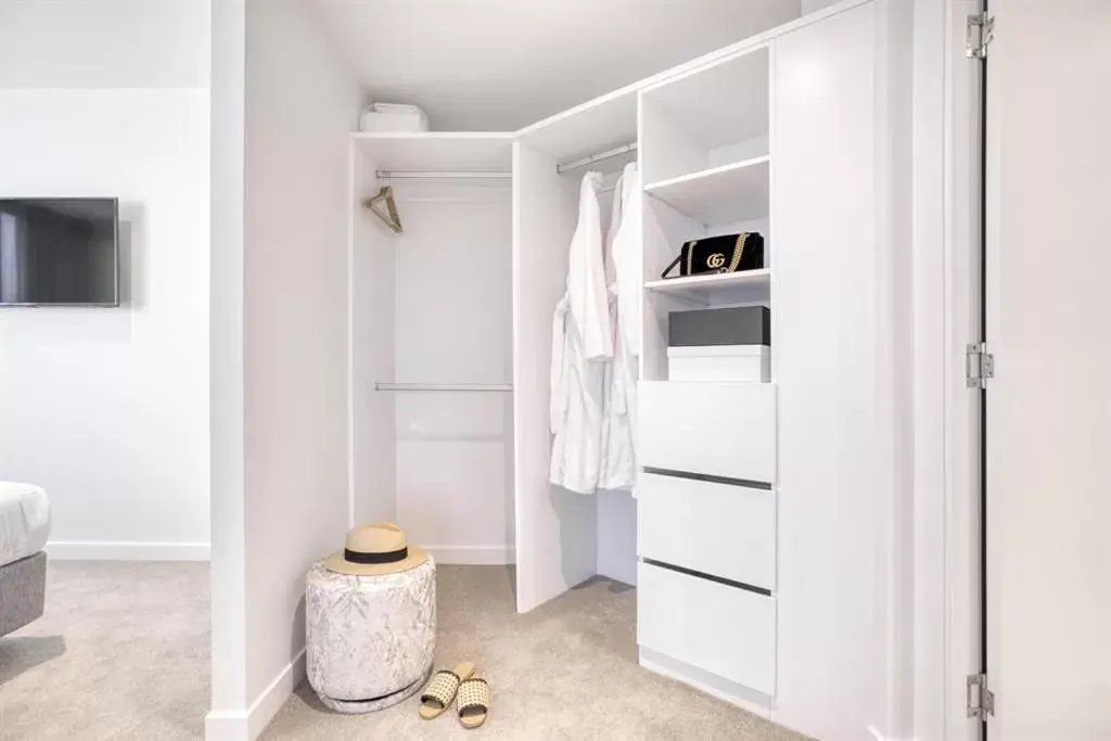 wardrobe, Bathroom in Vue Broadbeach