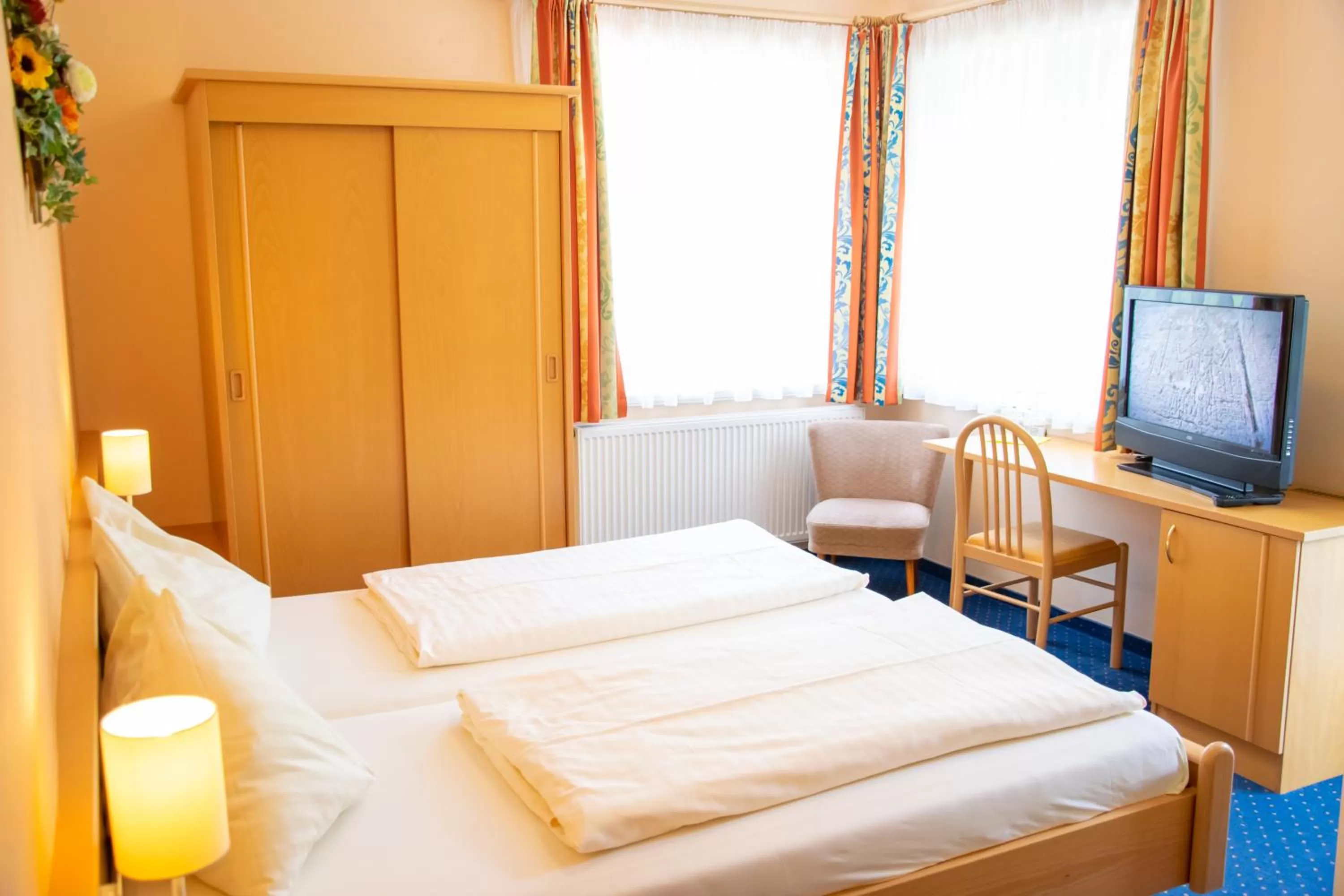 Bedroom, Bed in Strandhotel Burgstaller