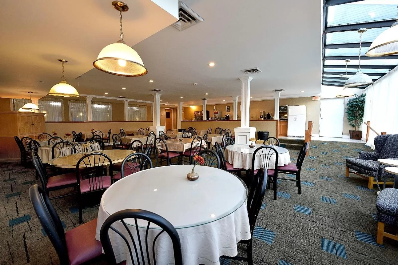 Restaurant/places to eat in Ambassador Inn and Suites