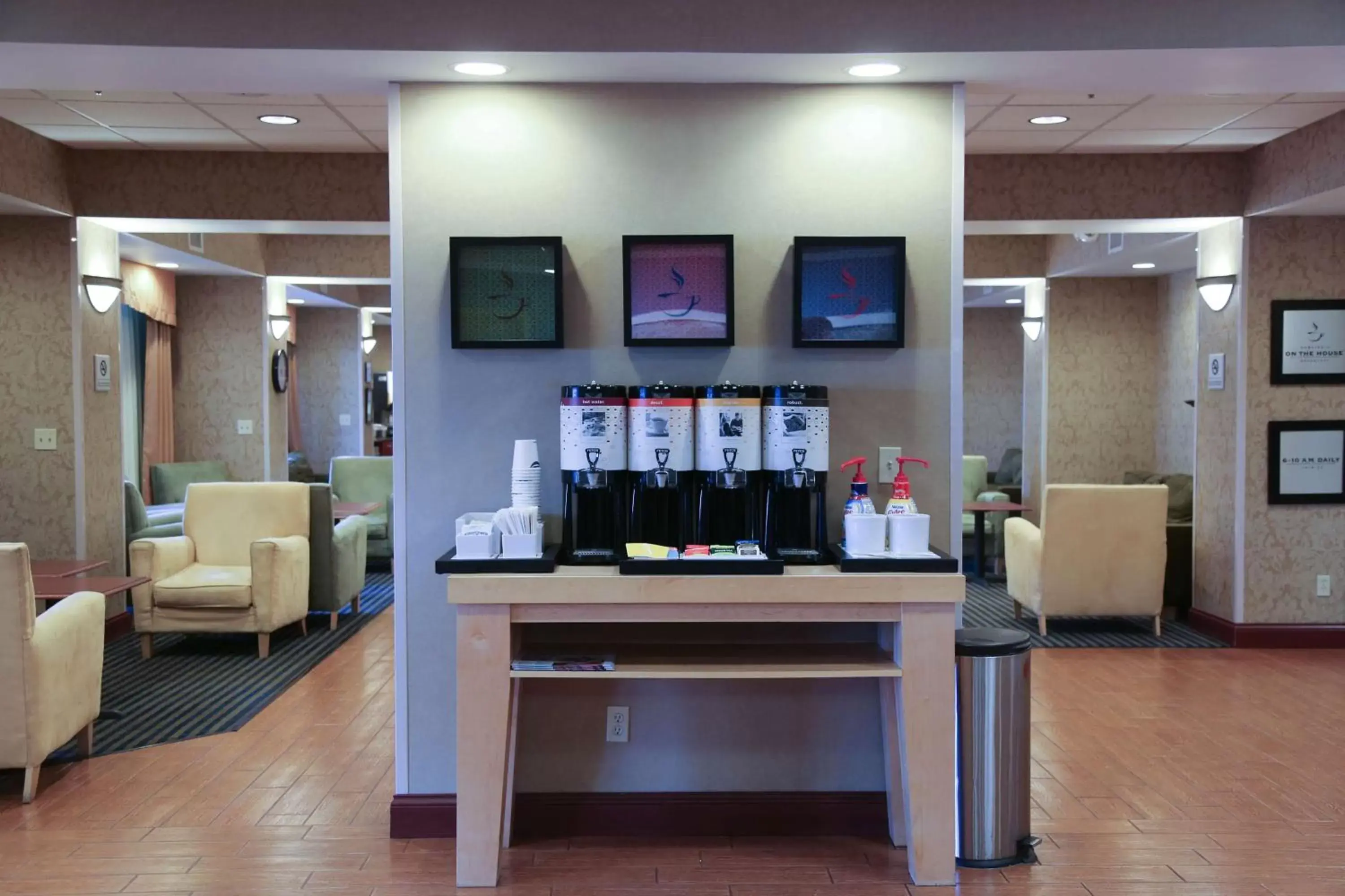 Dining area in Hampton Inn Morehead