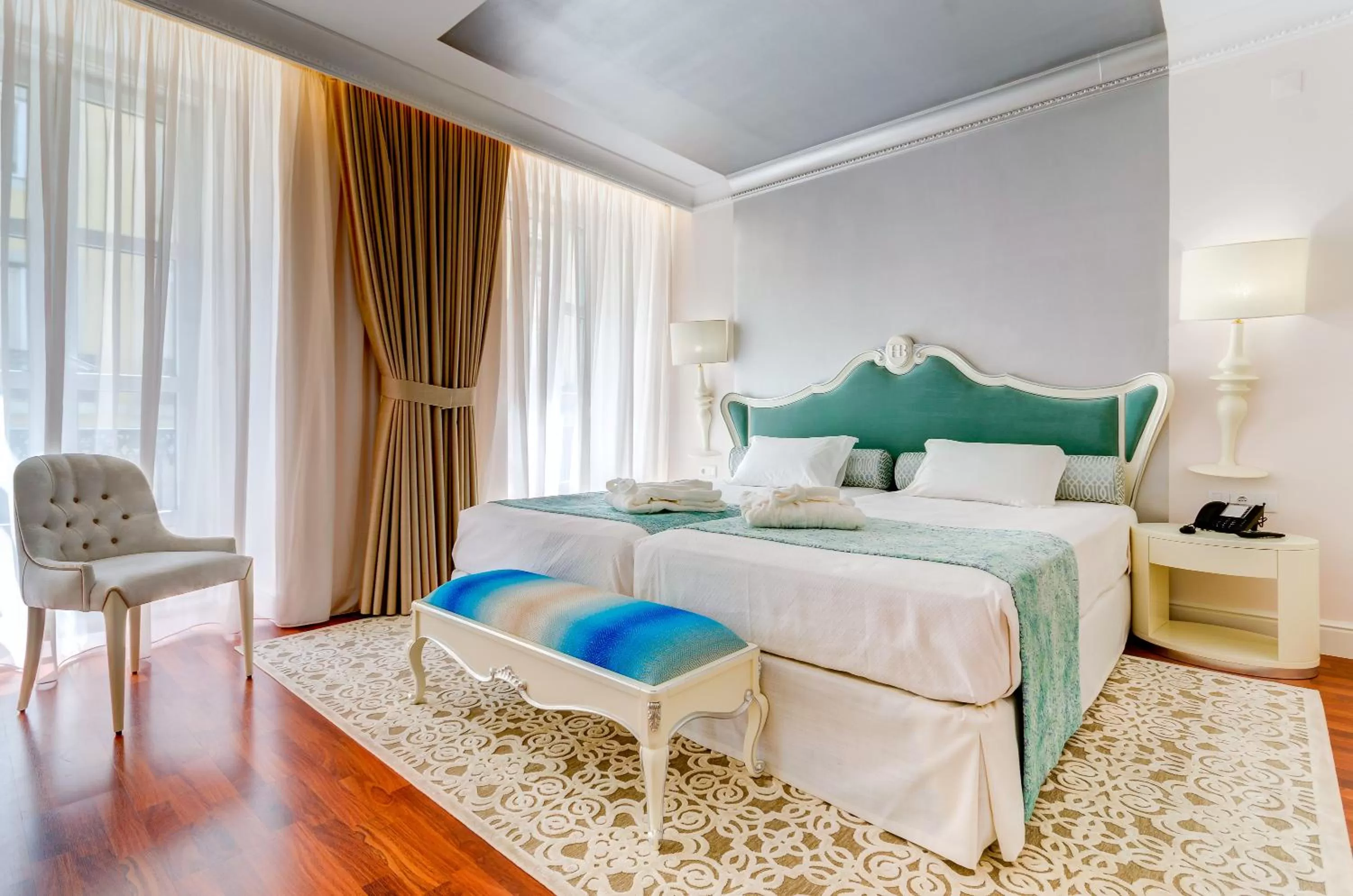 Photo of the whole room, Bed in Hotel Borges Chiado