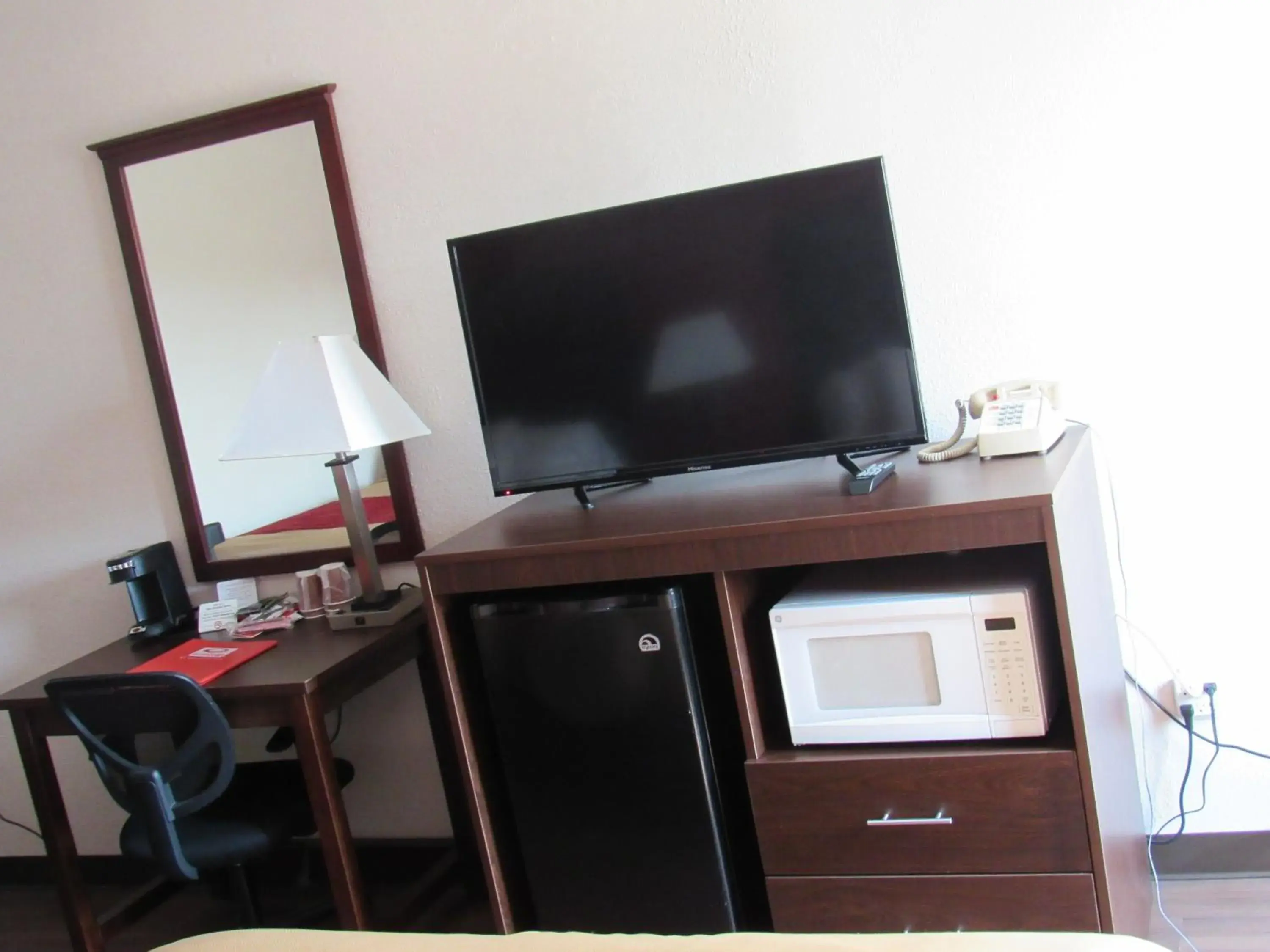 Standard Queen Room with Two Queen Beds - Non-Smoking in Econo Lodge Carlisle