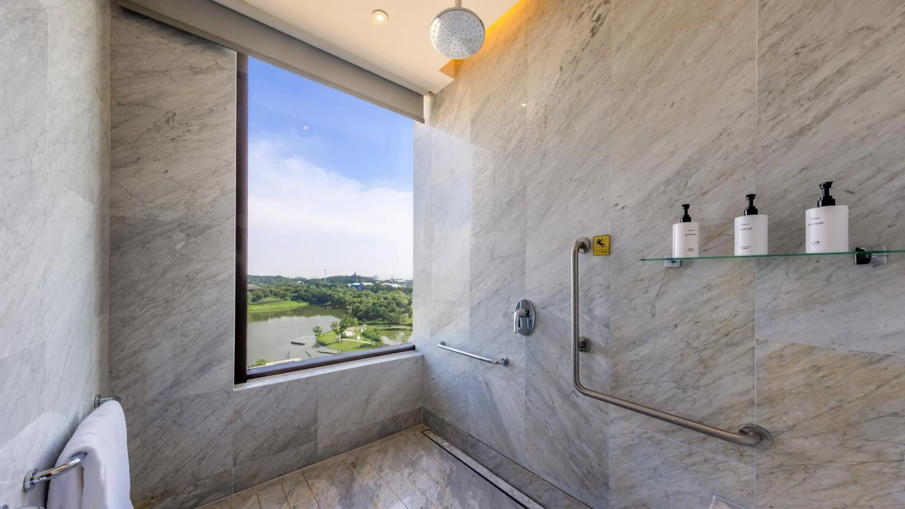 Bathroom in InterContinental Nantong, an IHG Hotel-Best view of yangtze