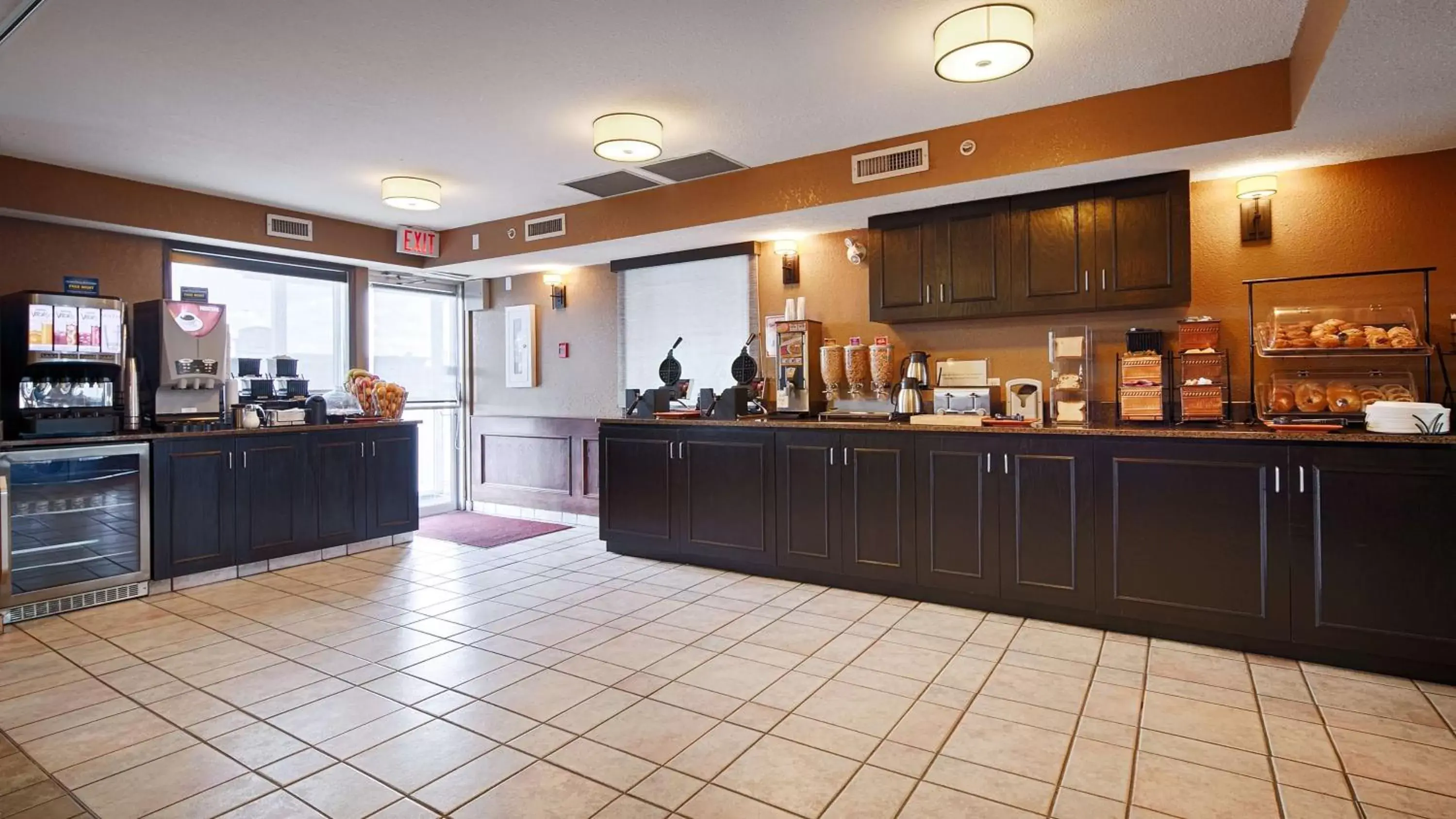 Restaurant/Places to Eat in Best Western Strathmore Inn