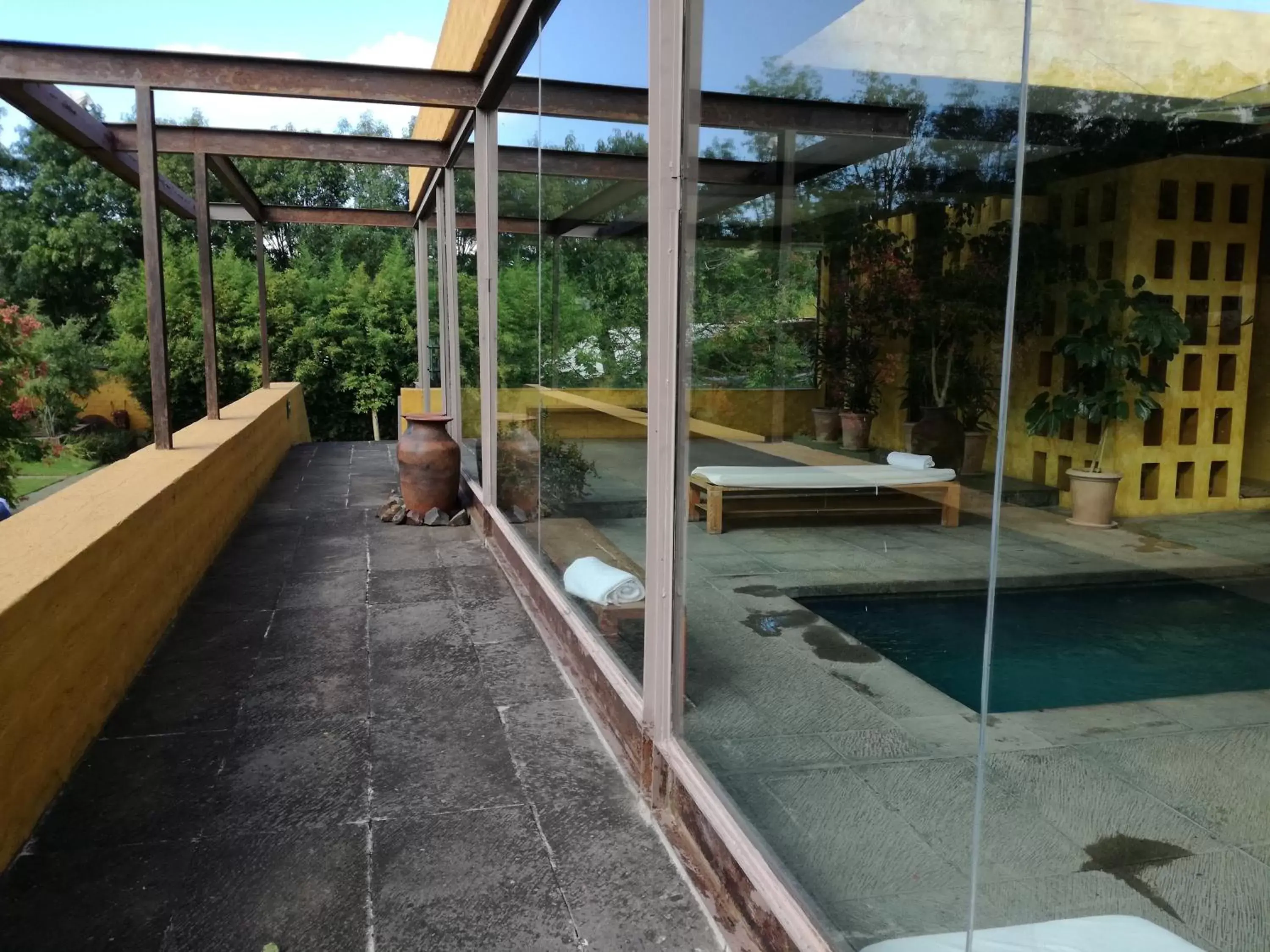 Swimming pool in Hotel Casa en el Campo