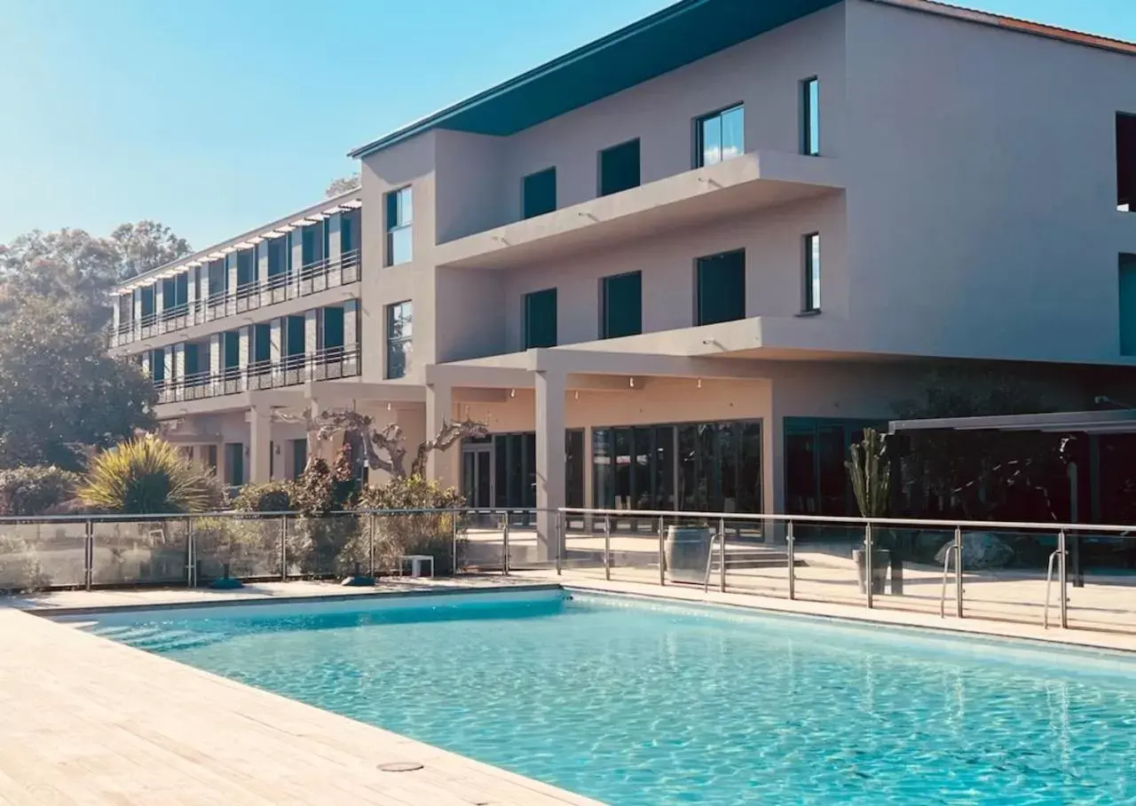 Facade/entrance, Property Building in Hôtel Spa Restaurant La Madrague