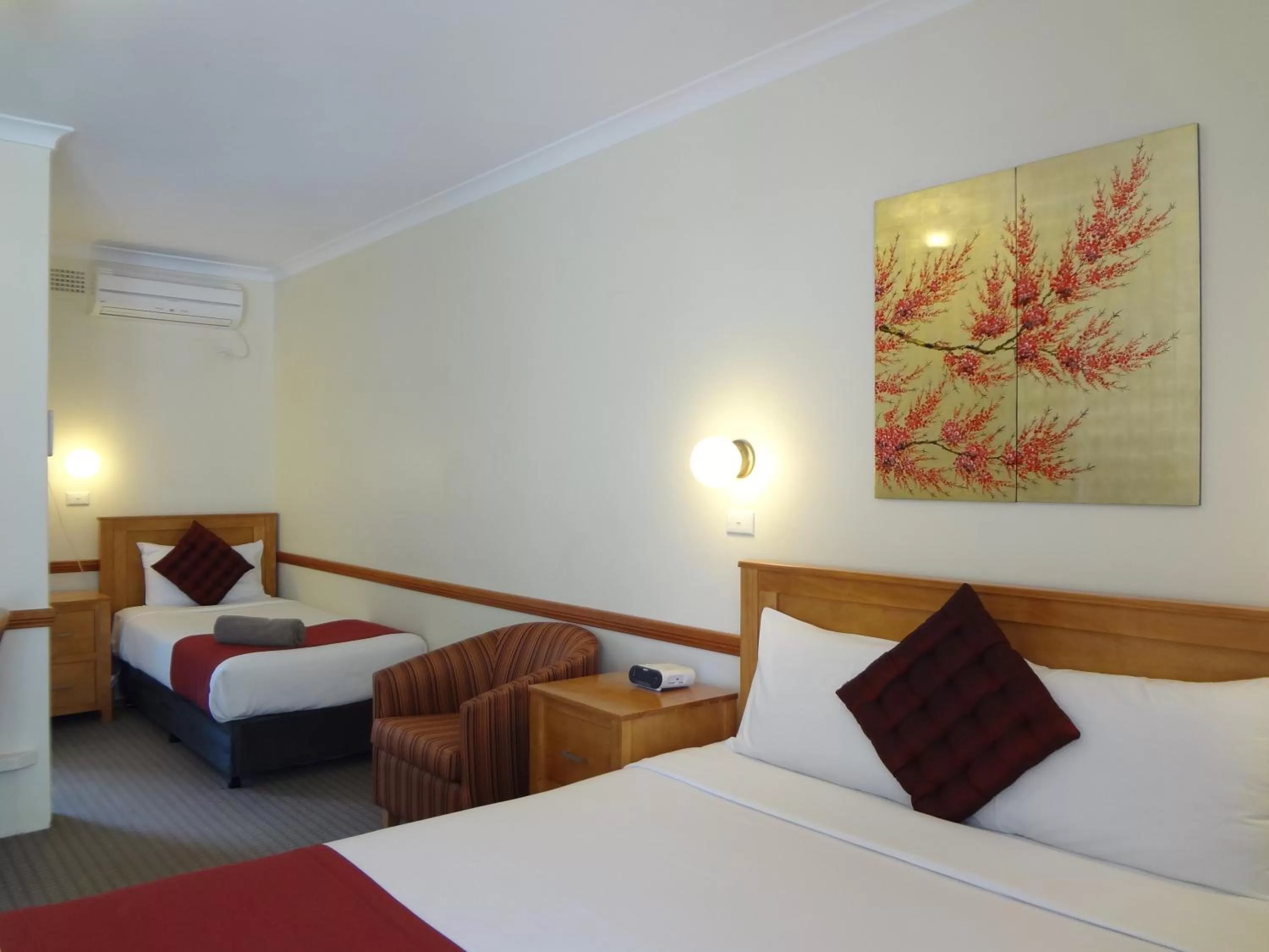 Bed in Three Explorers Motel