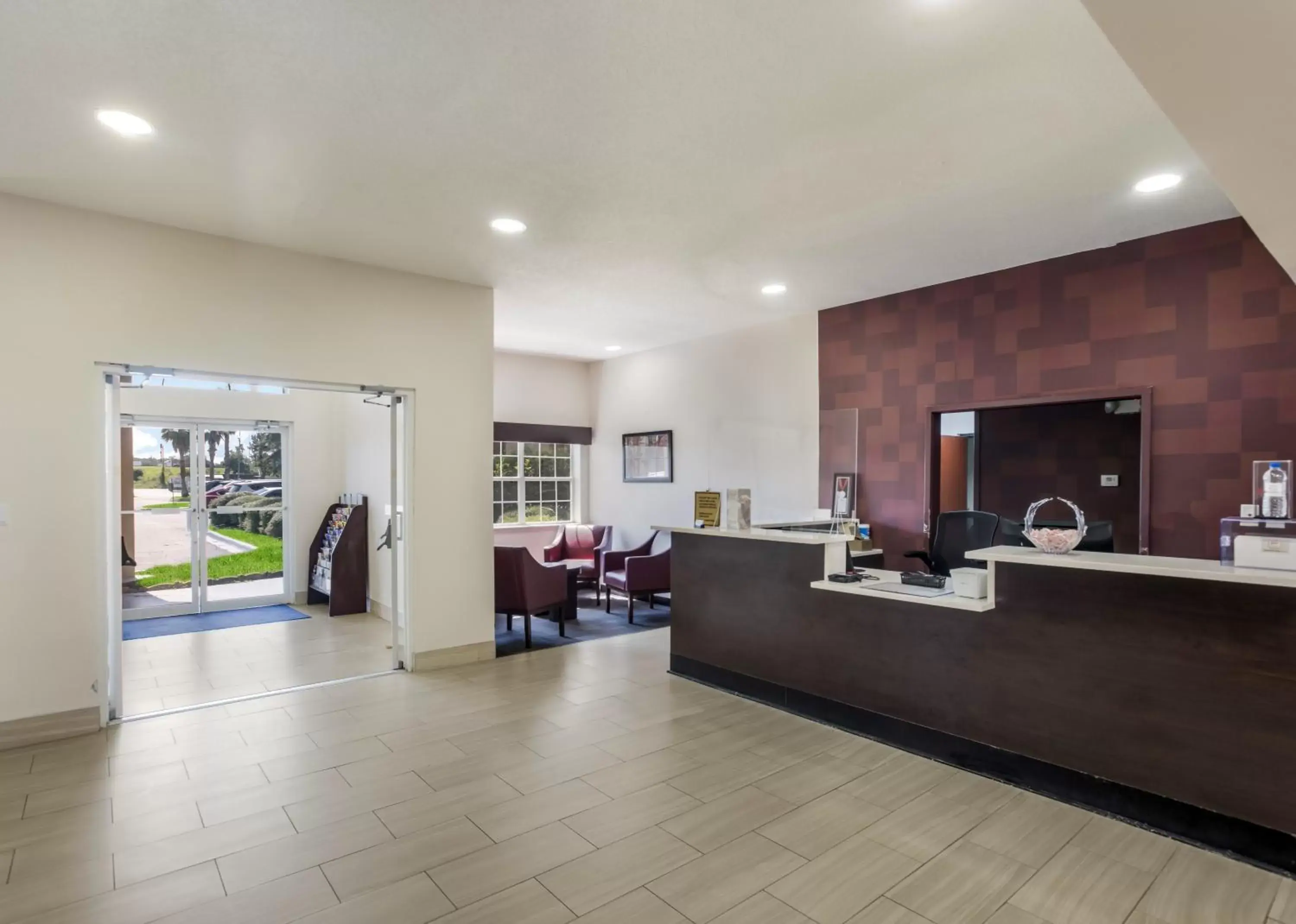 Lobby or reception in Red Roof Inn PLUS+ & Suites Savannah – I-95 Lobby or reception in Red Roof Inn PLUS+ & Suites Savannah – I-95