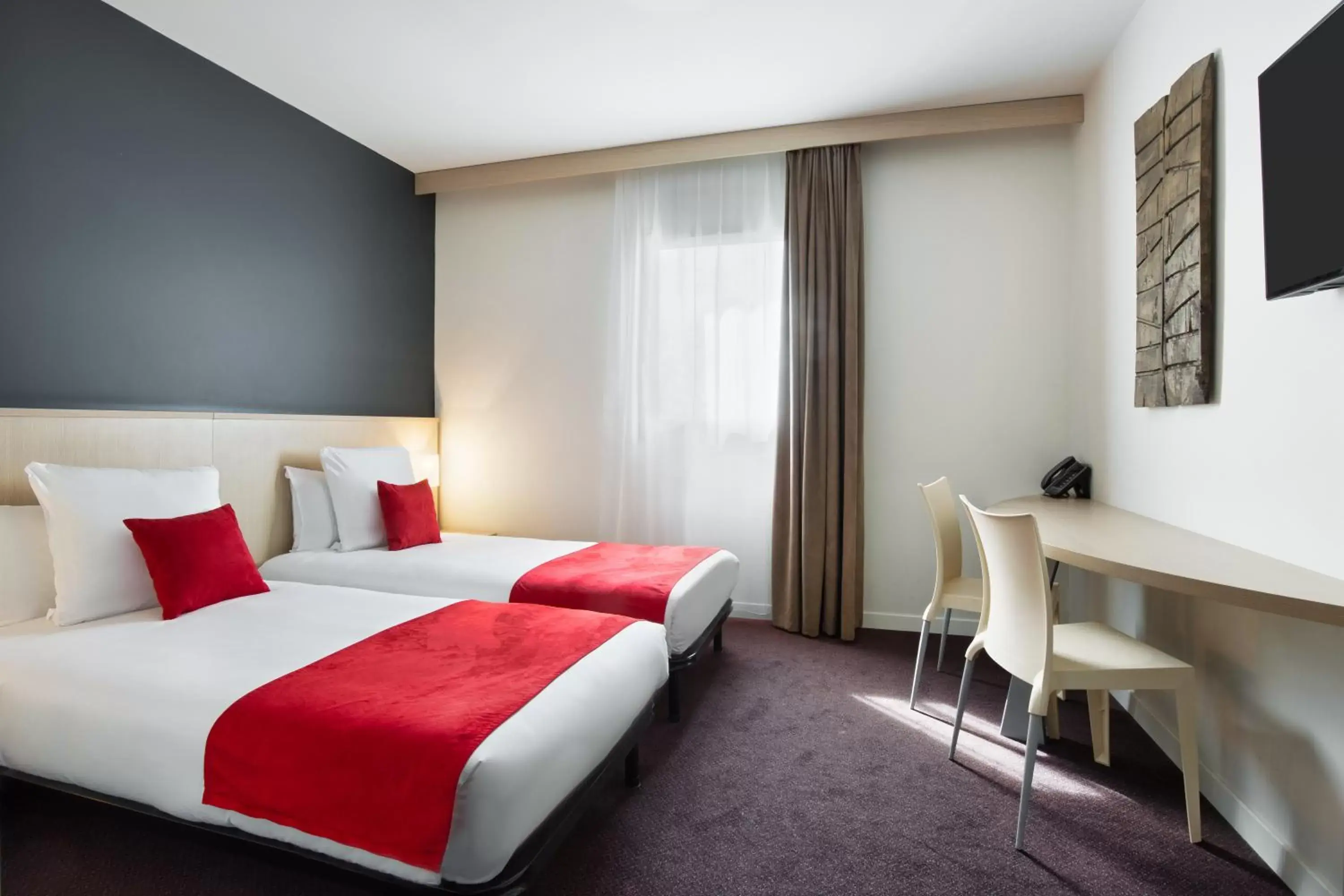 Bed in Sure Hotel by Best Western Nantes Beaujoire