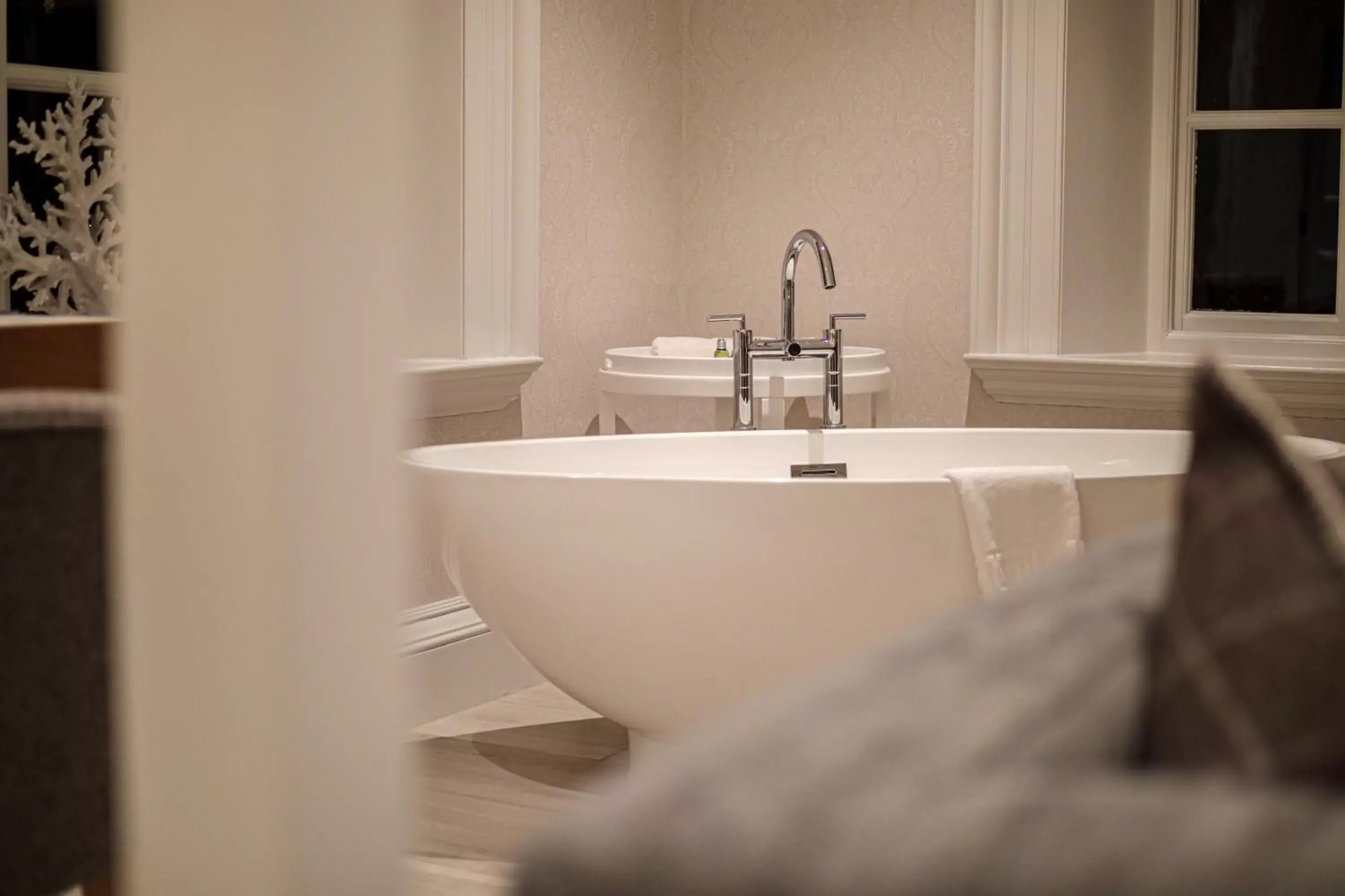 Bath, Bathroom in Barnett Hill Hotel