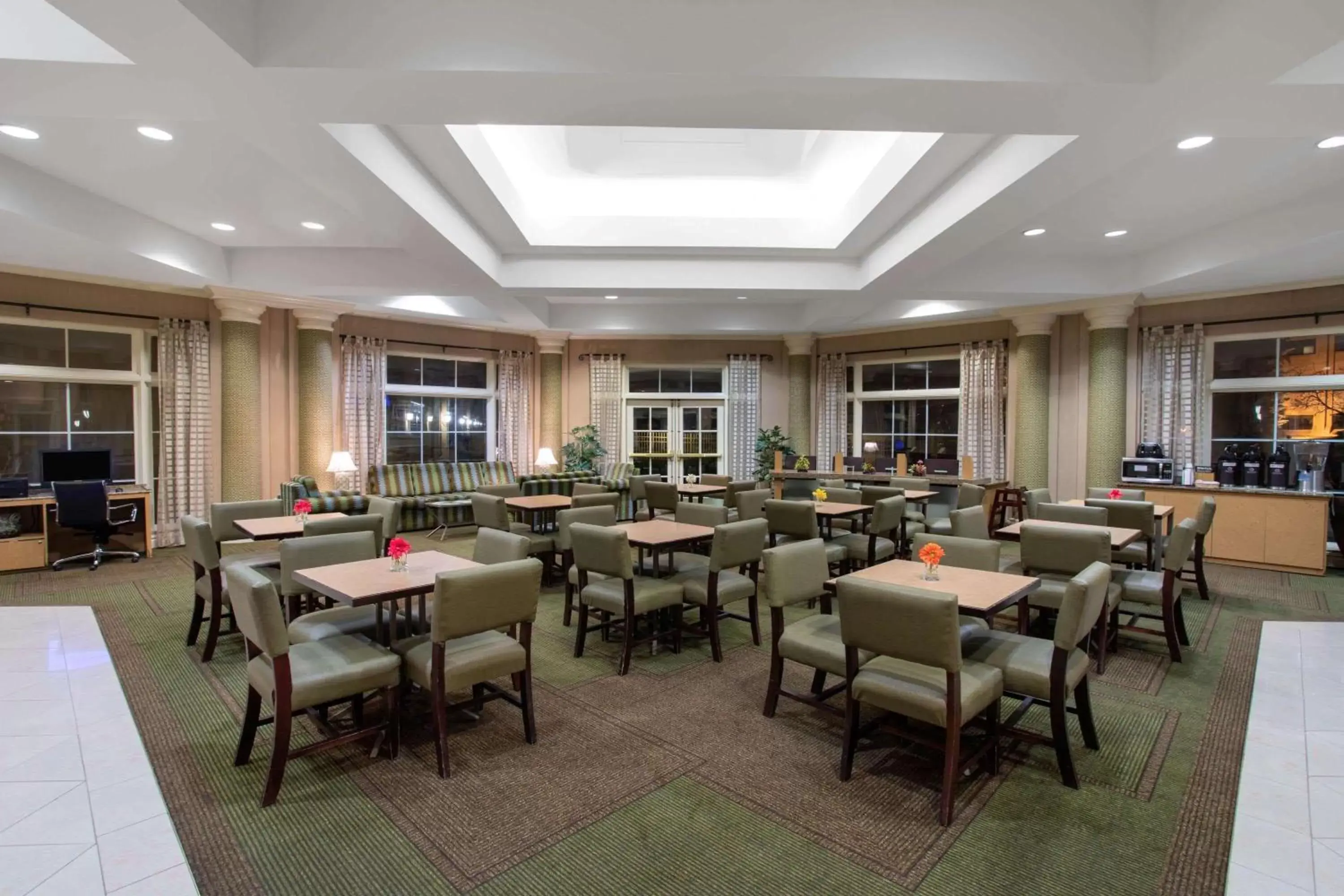Lobby or reception, Restaurant/Places to Eat in La Quinta by Wyndham Denver Southwest Lakewood