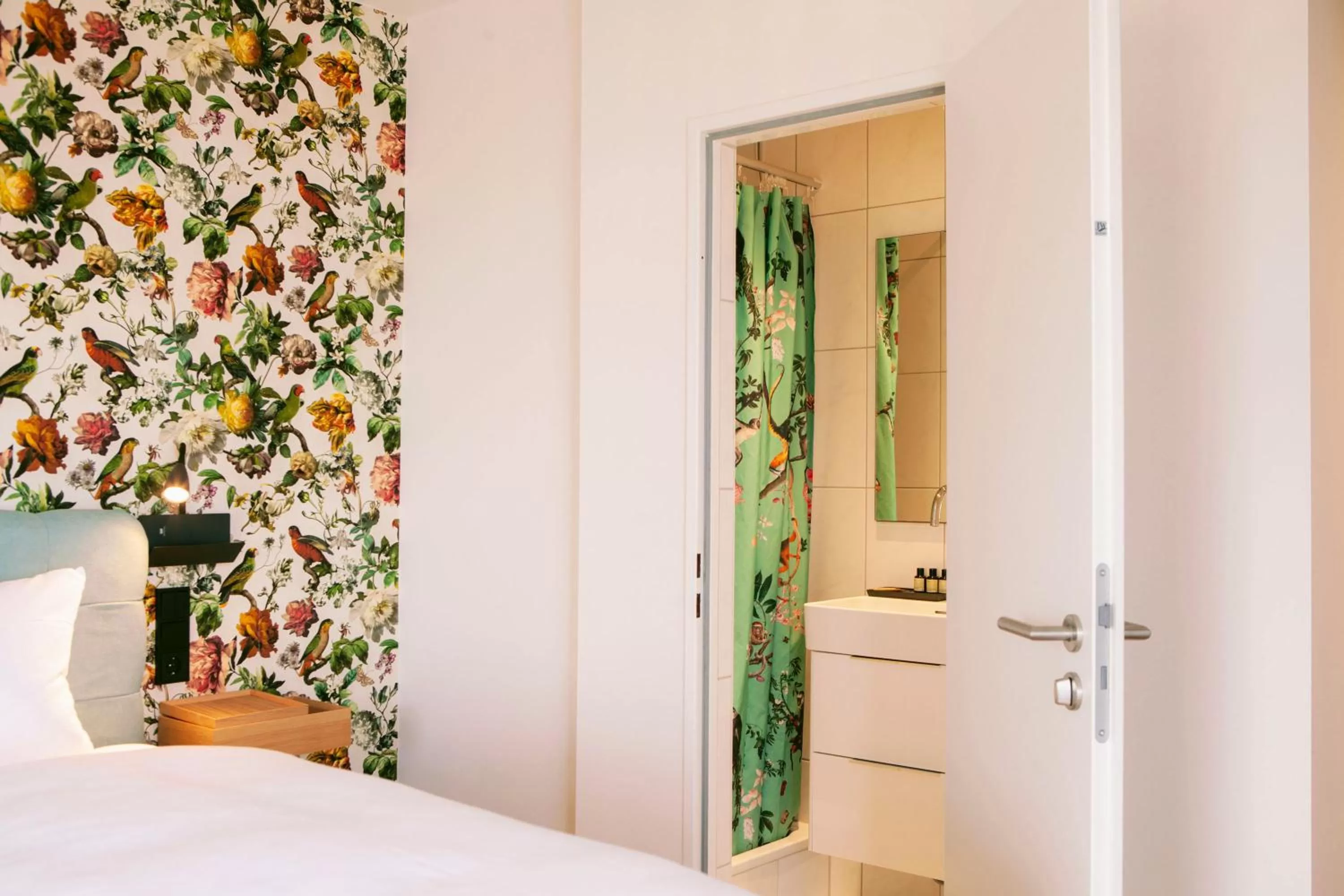 Bathroom, Bed in Strandhotel SüdSee Diessen am Ammersee