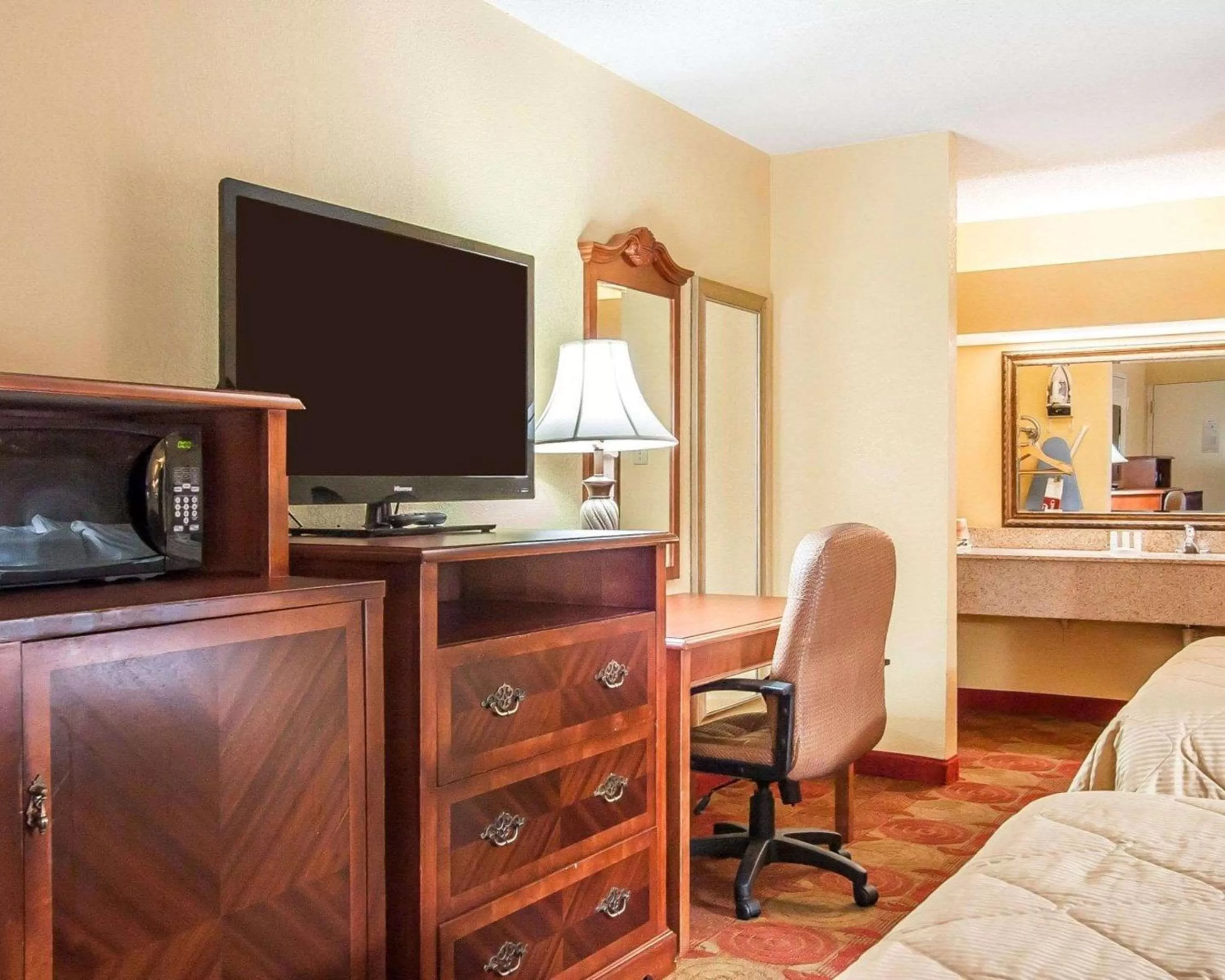 Photo of the whole room, TV/Entertainment Center in Clarion Inn & Suites University Center