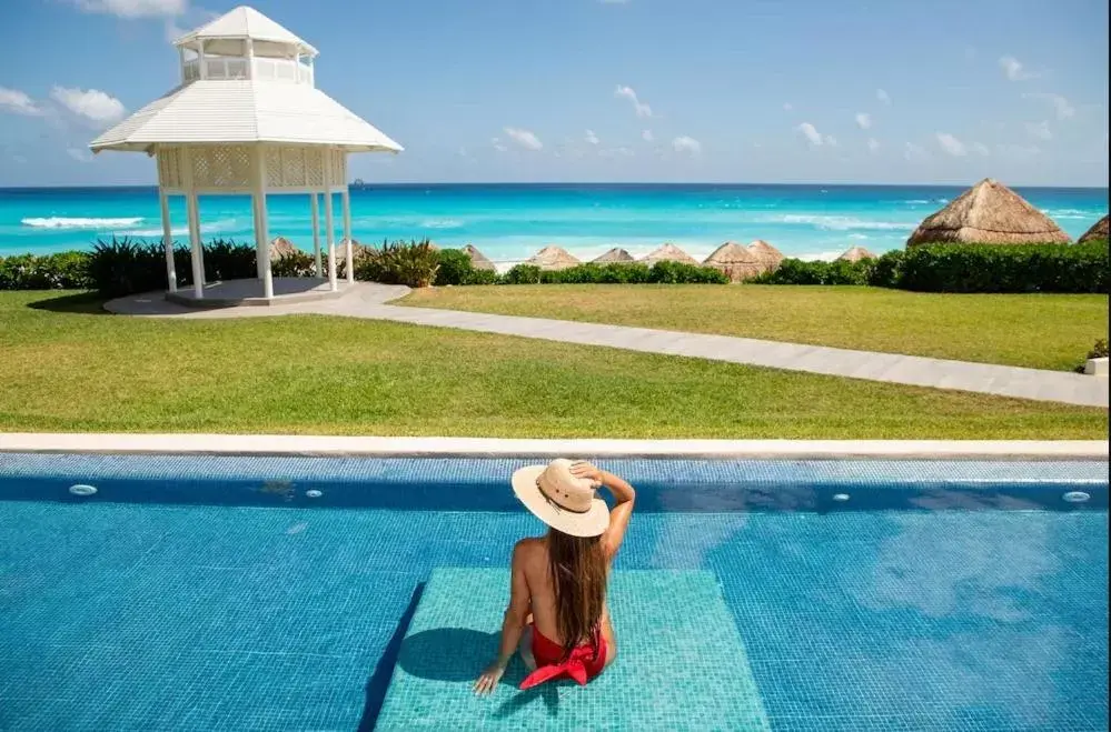 Sea view, Swimming Pool in Paradisus Cancun All Inclusive