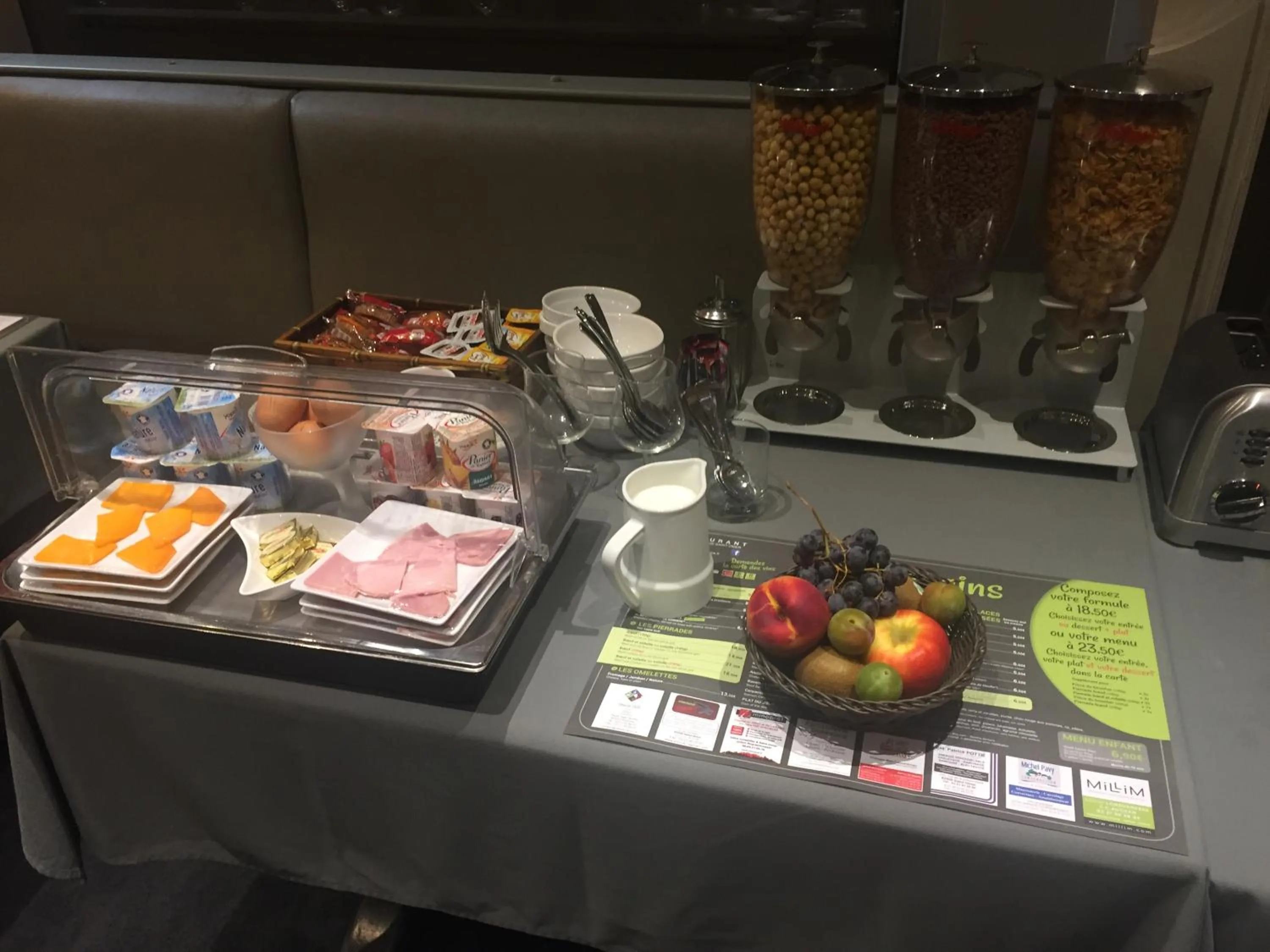 Buffet breakfast in Hôtel Les Frangins