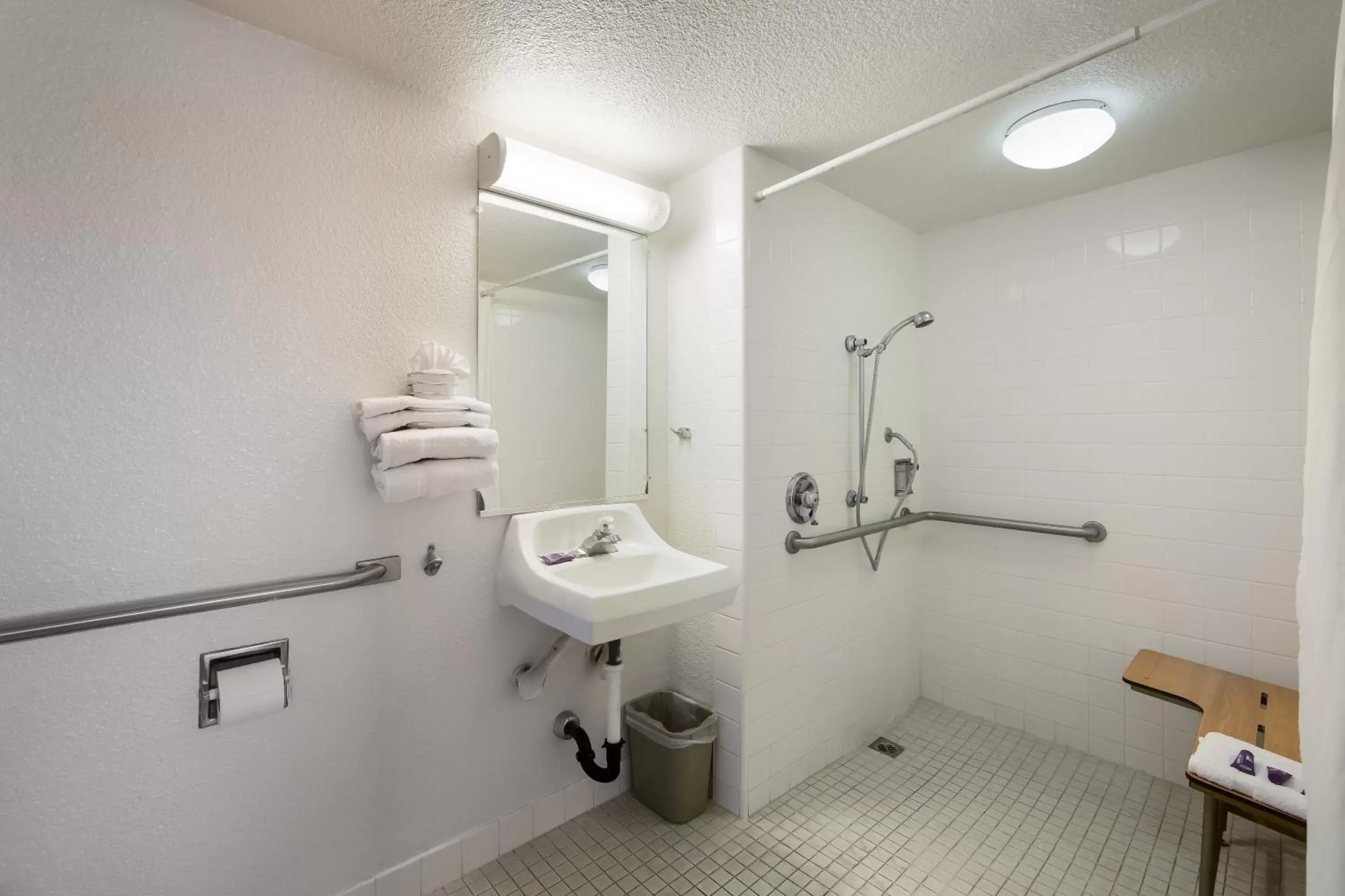 Shower, Bathroom in Knights Inn Sierra Vista / East Fry