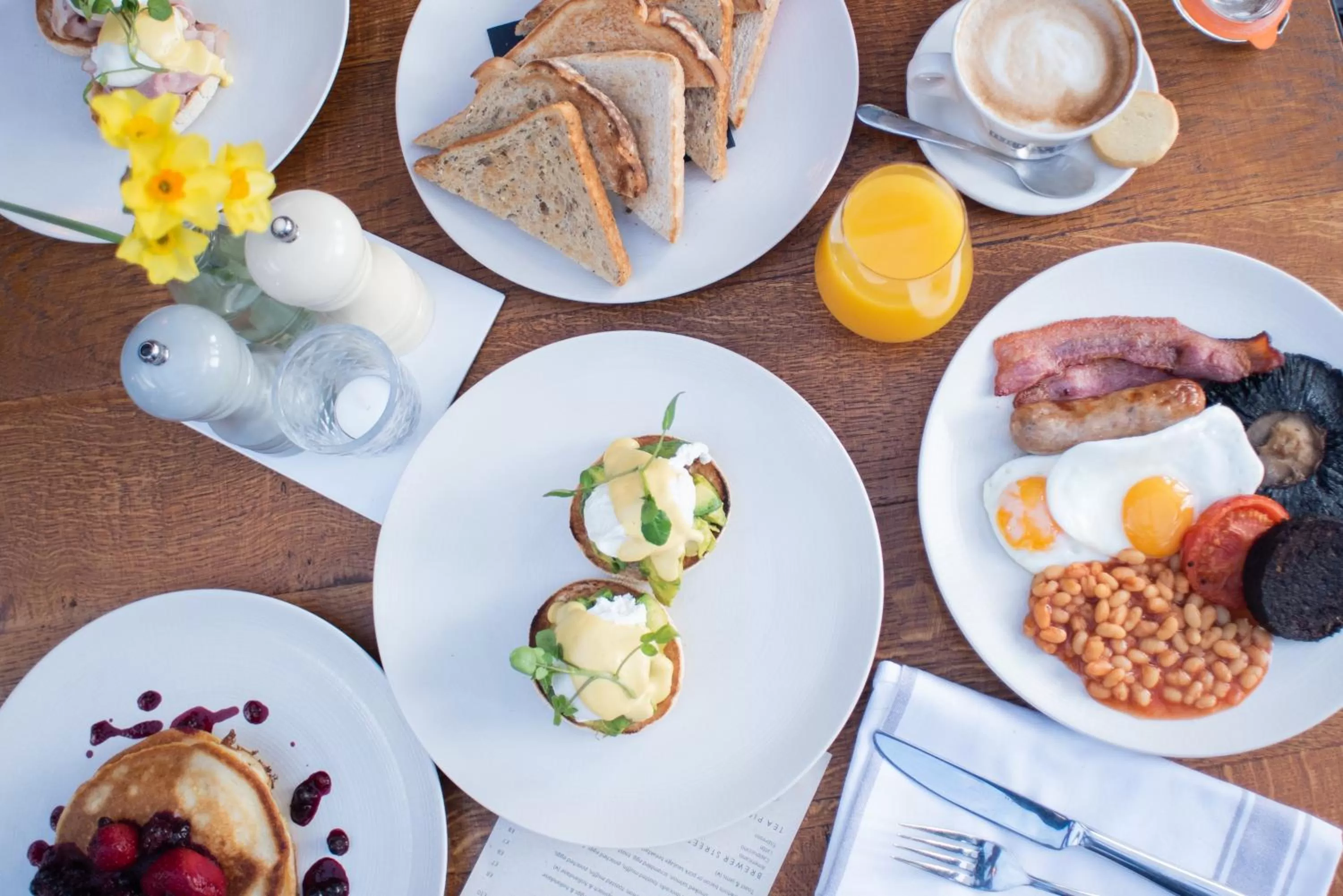 Breakfast in Cromwell Arms Country Pub with Rooms