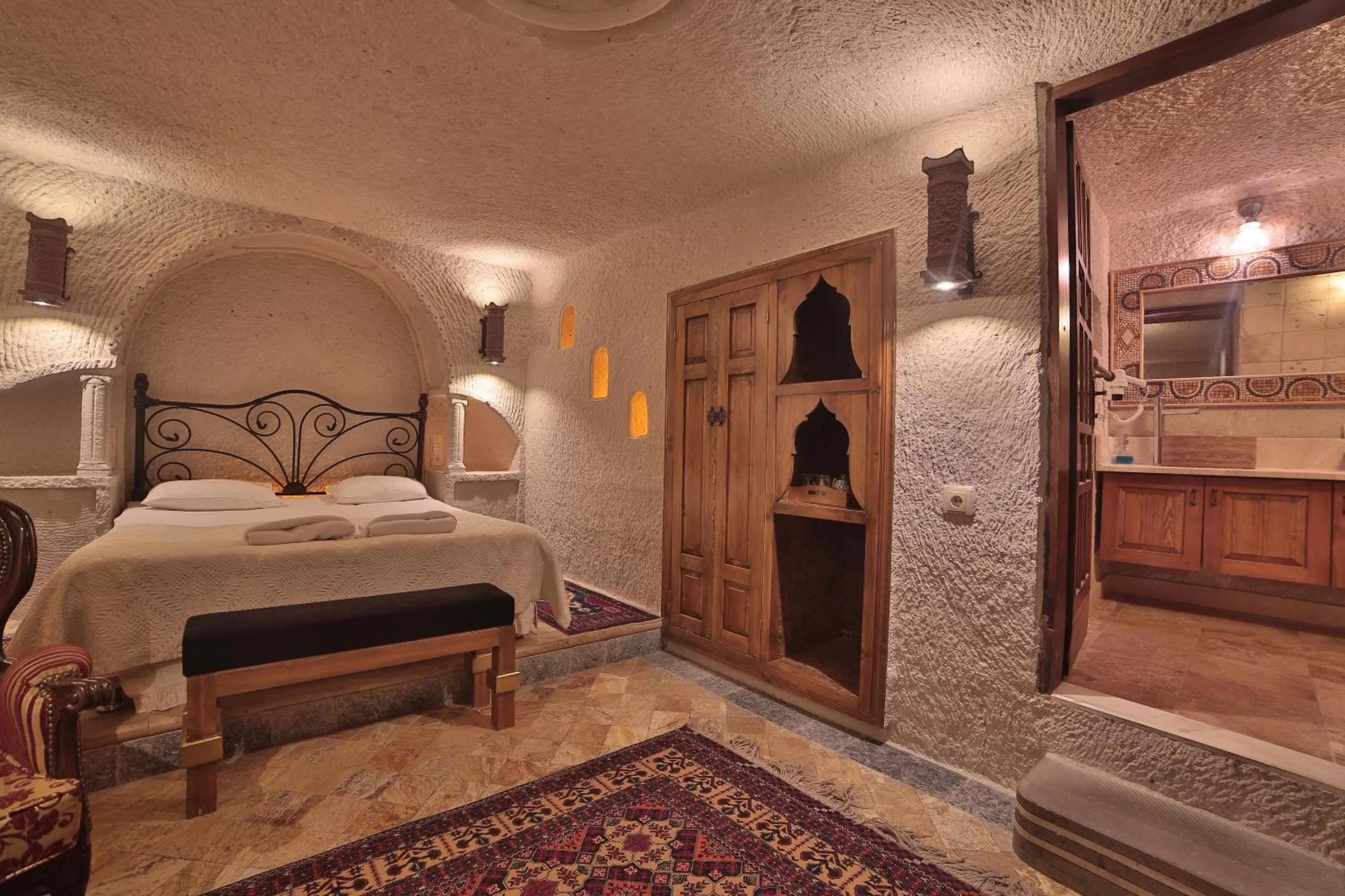 Living room, Bed in Local Cave House