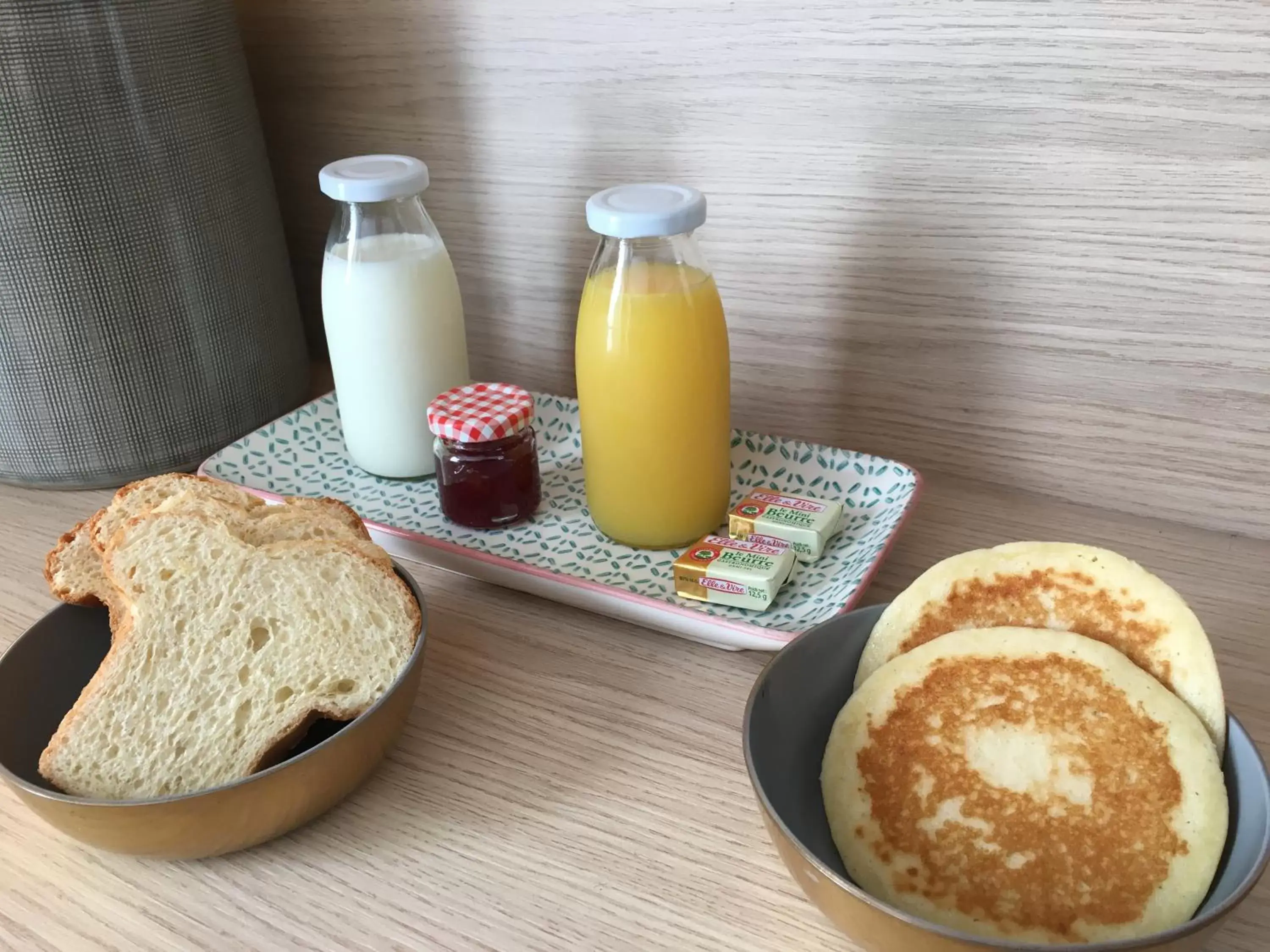 Breakfast in La Suite de l'Abbaye - climatisation et petit dej