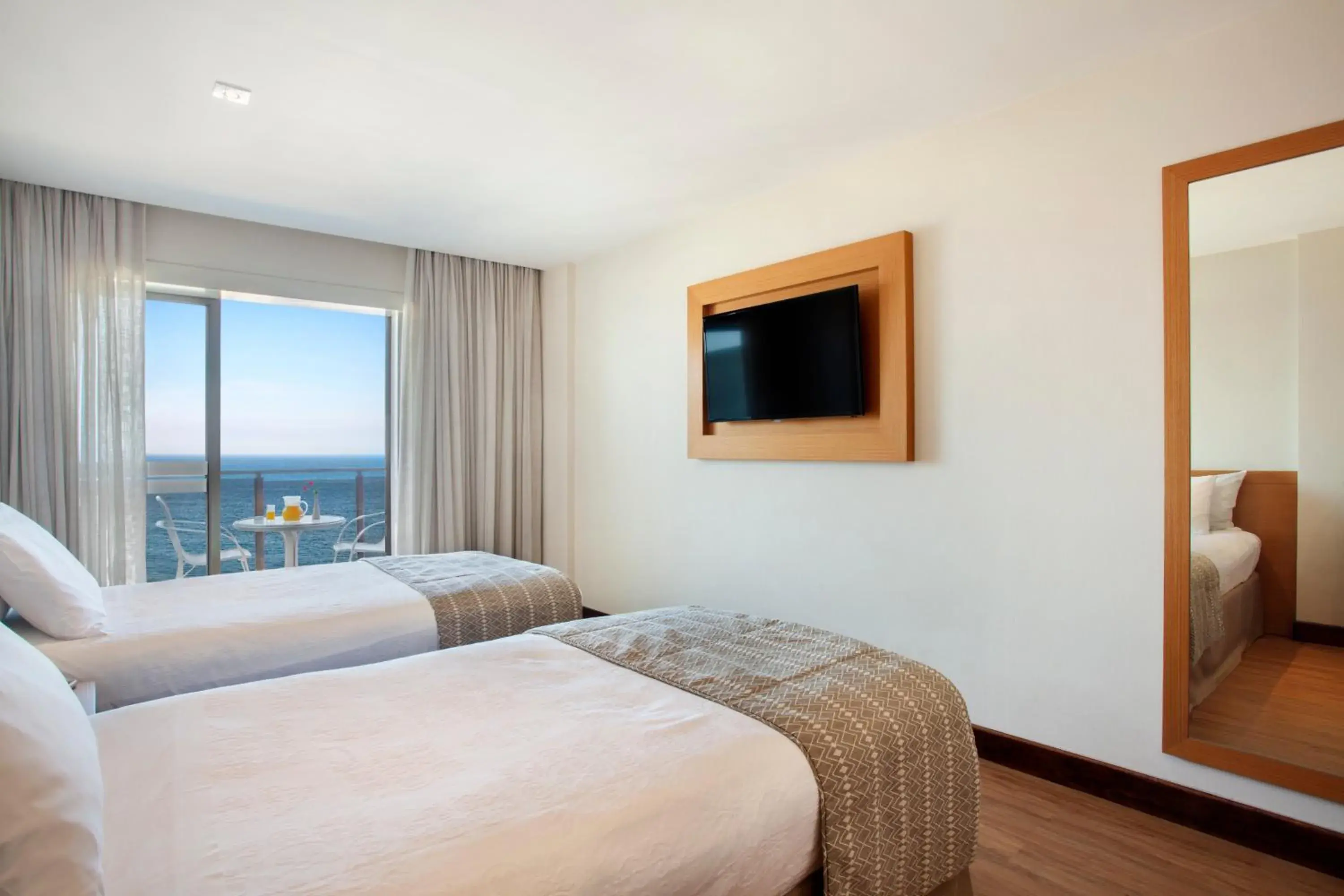 TV and multimedia, Bed in Windsor Palace Copacabana TV and multimedia, Bed in Windsor Palace Copacabana