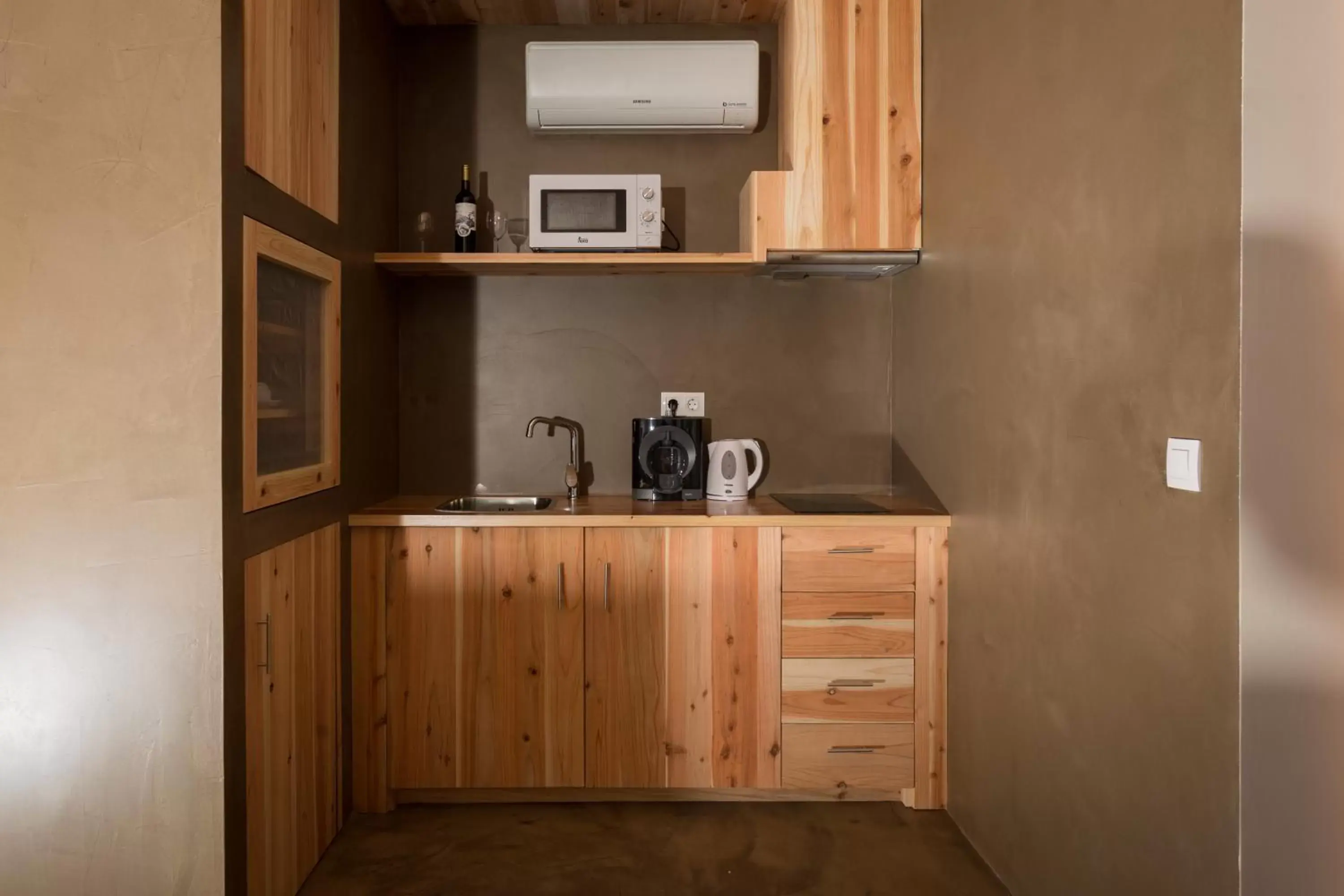 Kitchen or kitchenette, Kitchen/Kitchenette in Santa Barbara Eco-Beach Resort