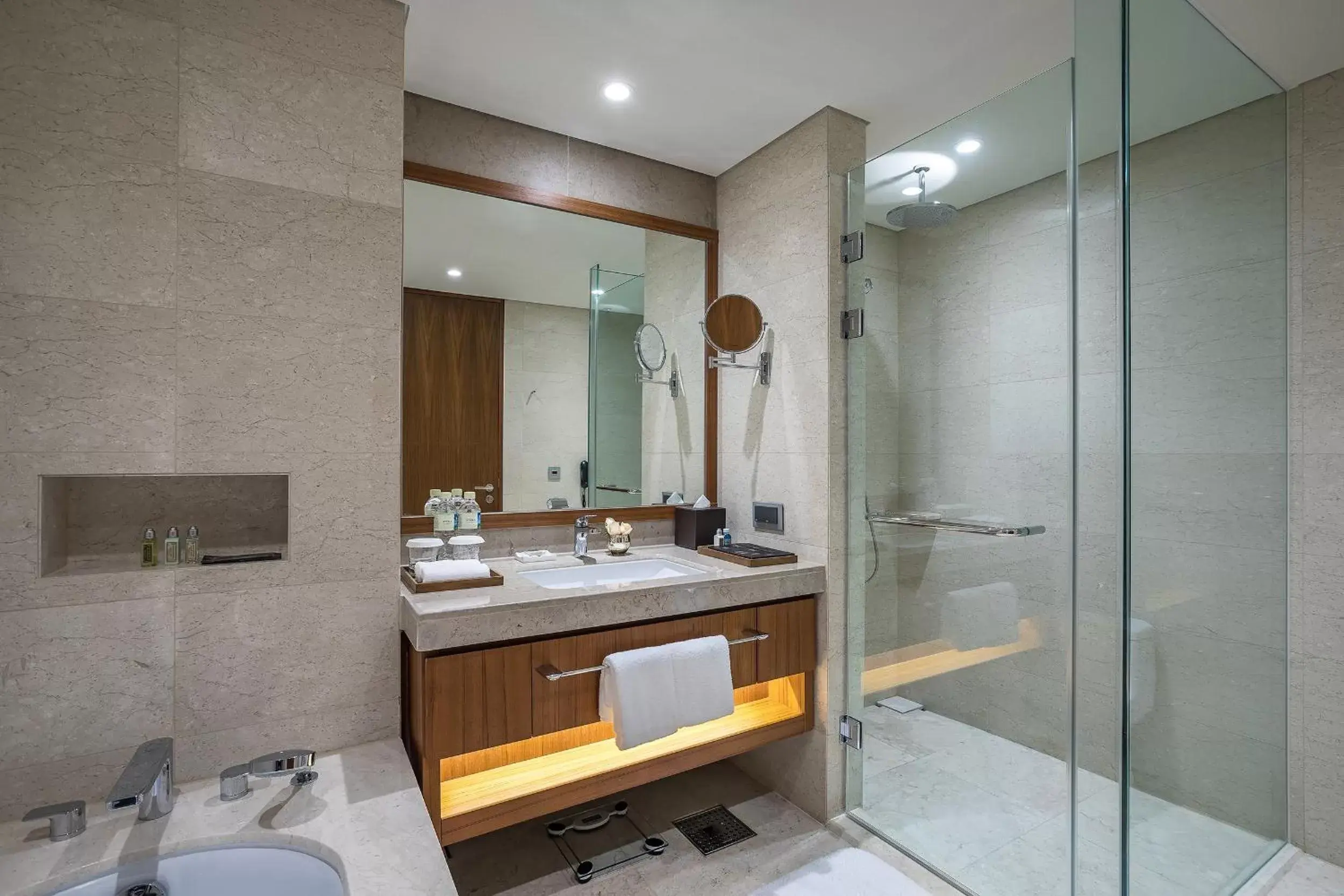 Shower, Bathroom in LOTTE Hotel Yangon