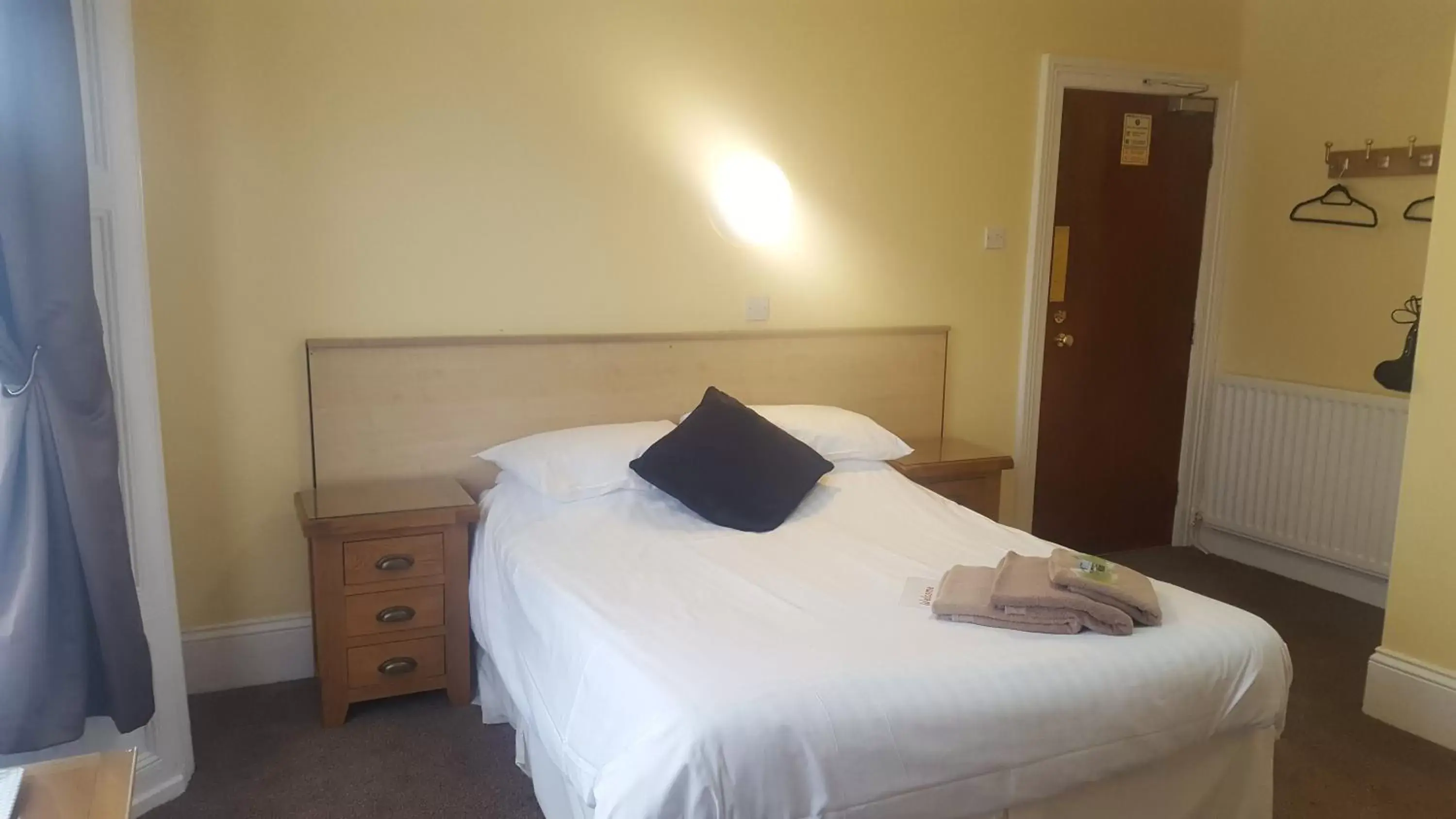 Double Room with Private Bathroom in The Beacon Hotel Double Room with Private Bathroom in The Beacon Hotel