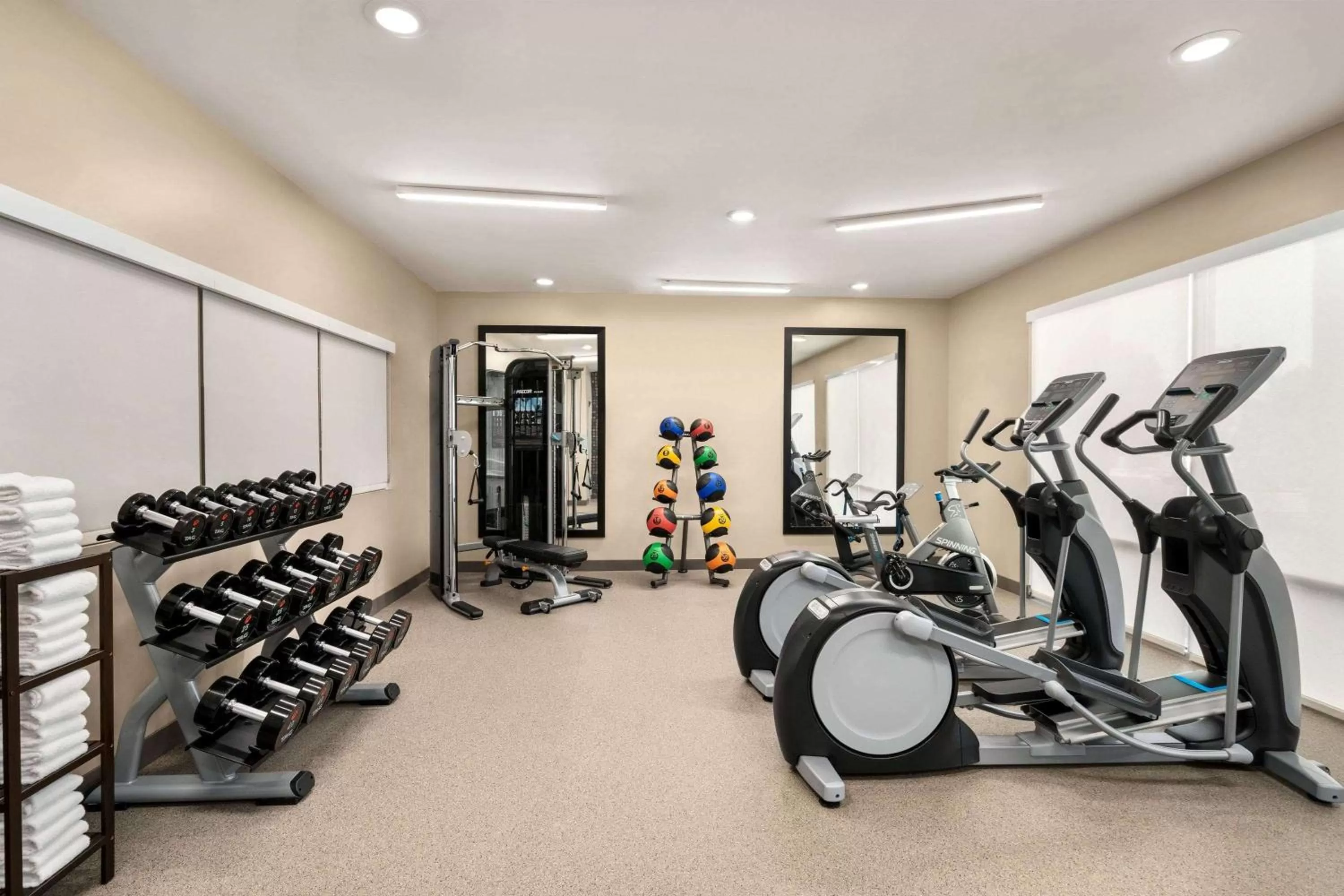 Fitness centre/facilities in La Quinta Inn & Suites by Wyndham San Bernardino