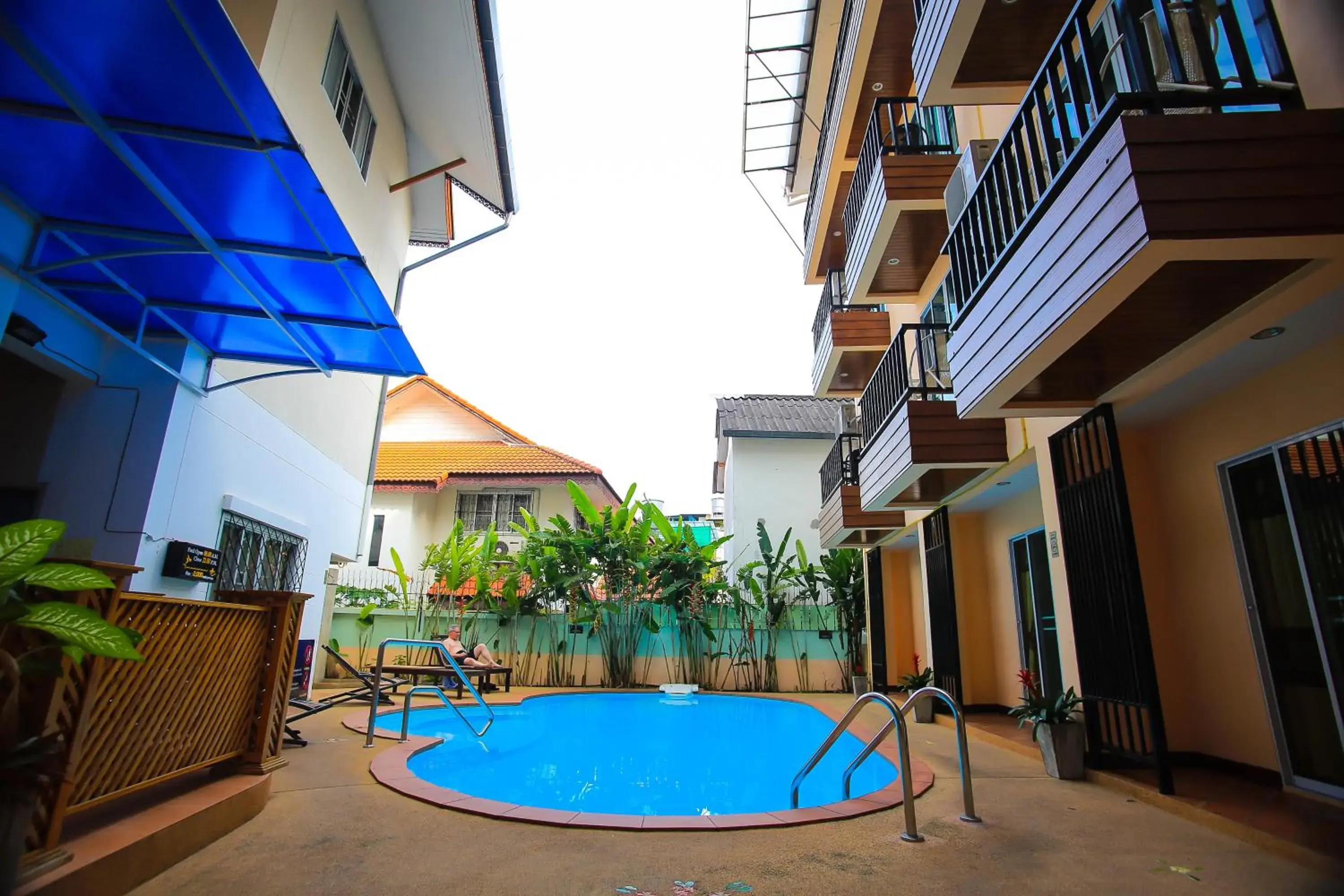 Balcony/Terrace, Swimming Pool in Manee Cool Mueang
