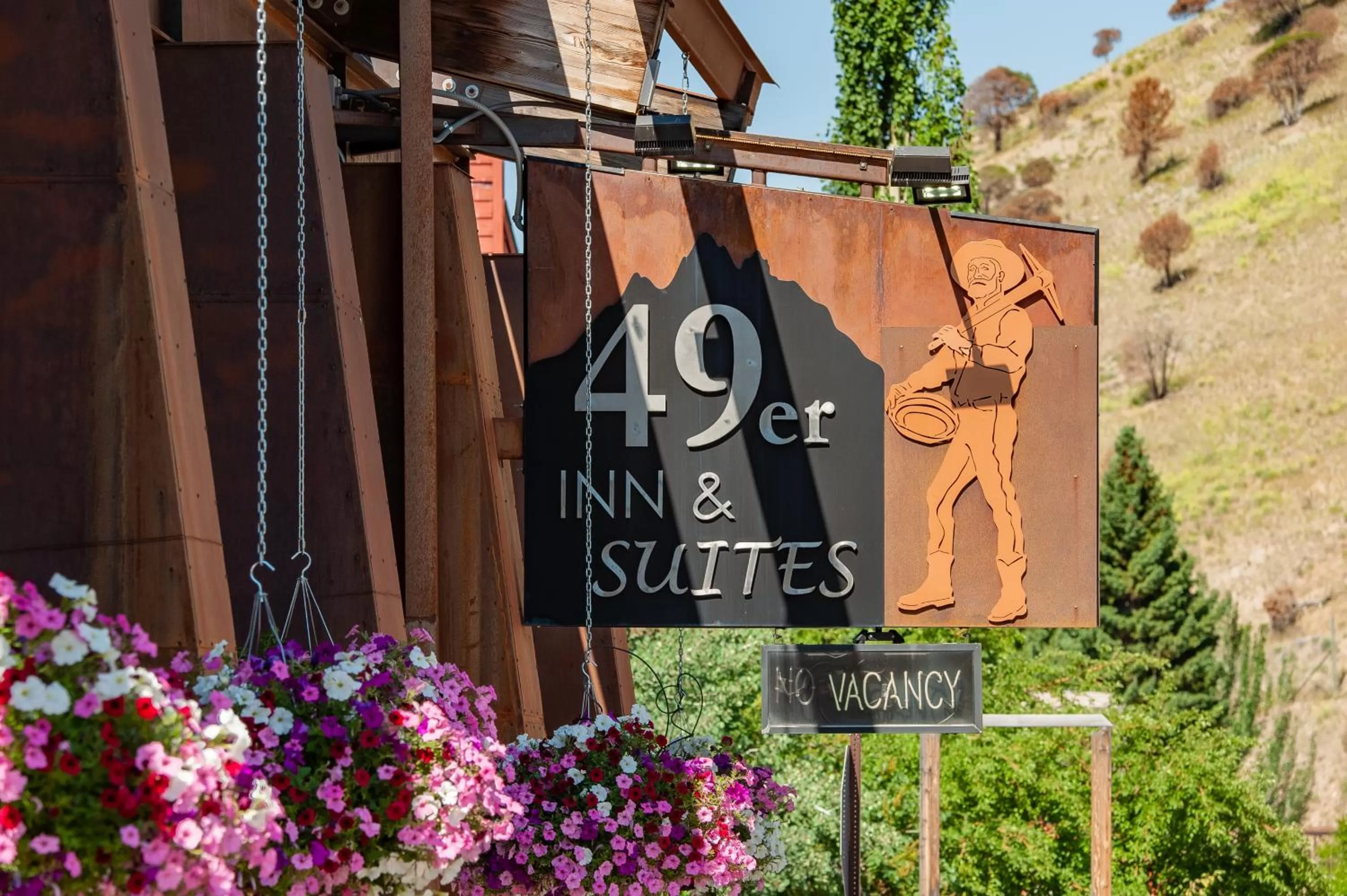 Summer in 49'er Inn & Suites