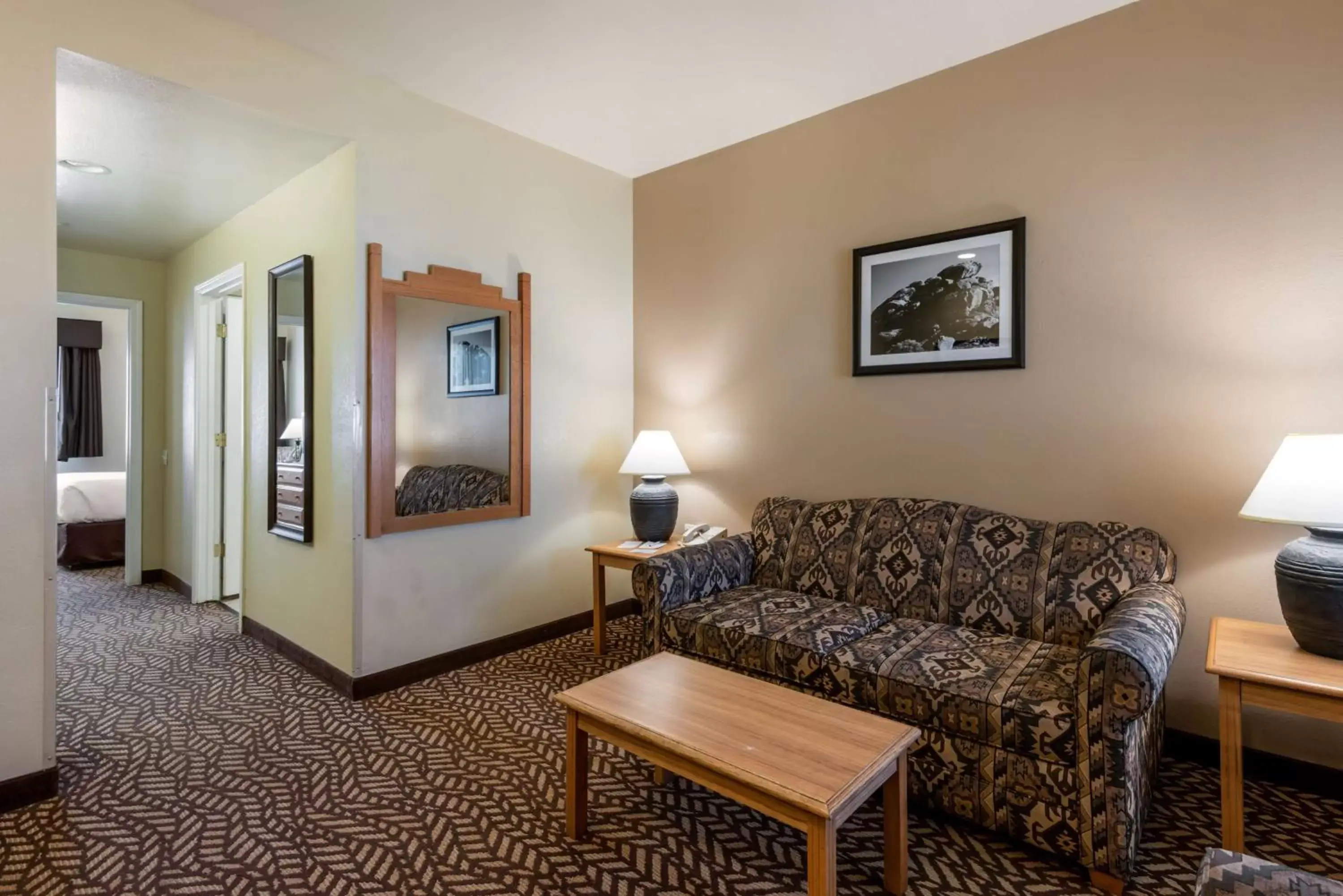 Photo of the whole room, Seating Area in Best Western Turquoise Inn & Suites
