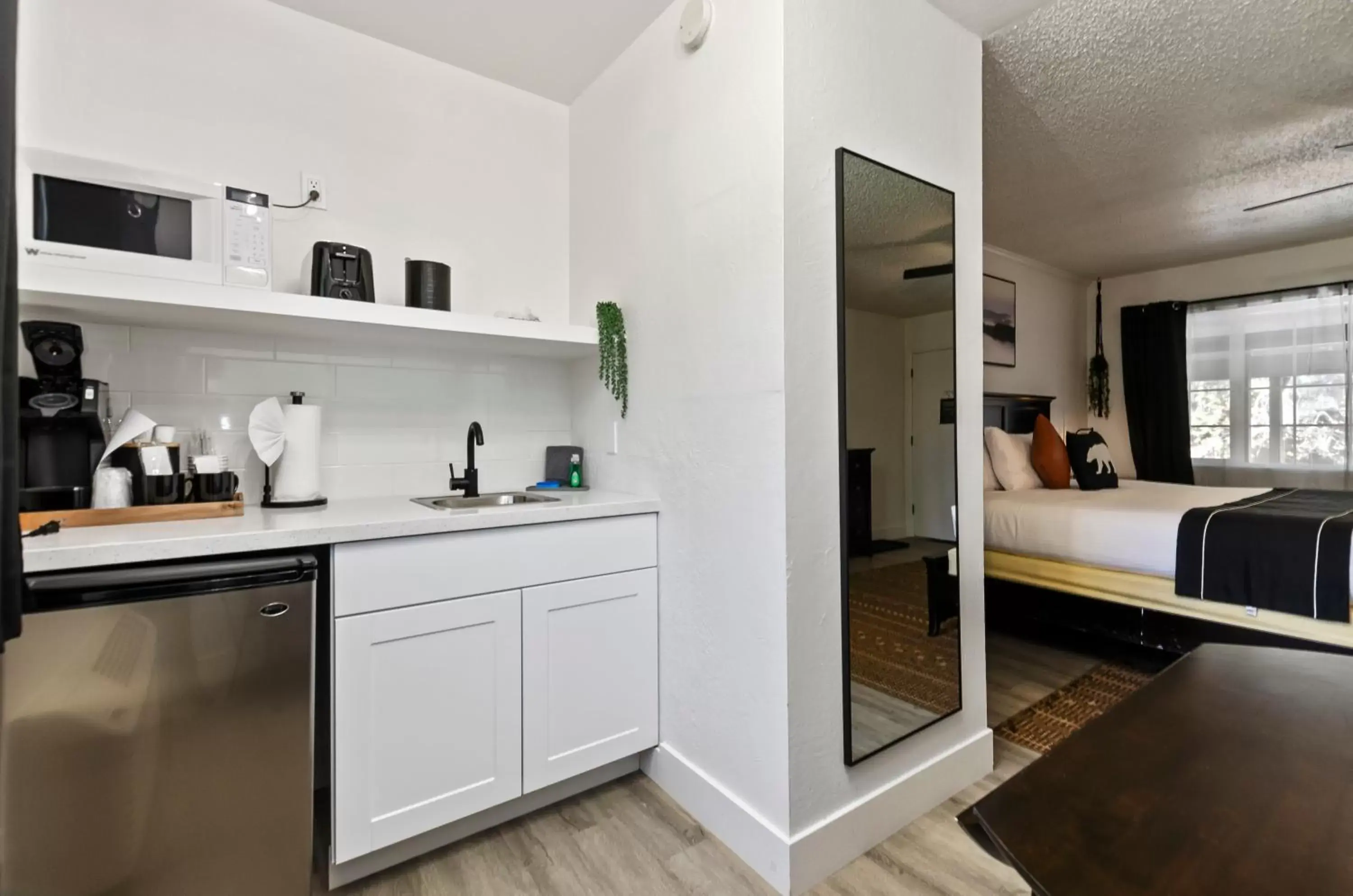 Kitchen/Kitchenette in The Jeffrey Hotel