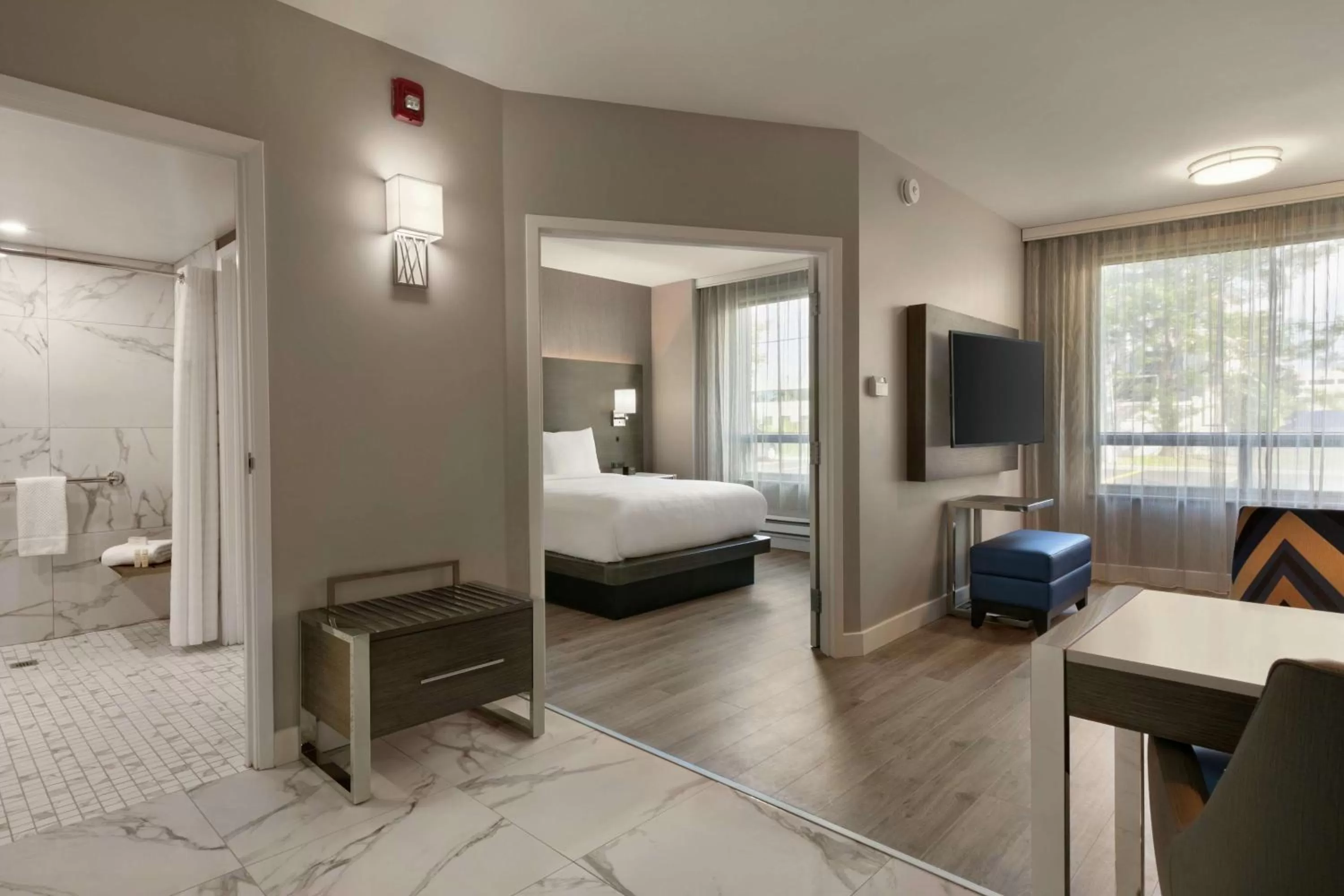 Bedroom, Bed in Embassy Suites By Hilton Montreal Airport
