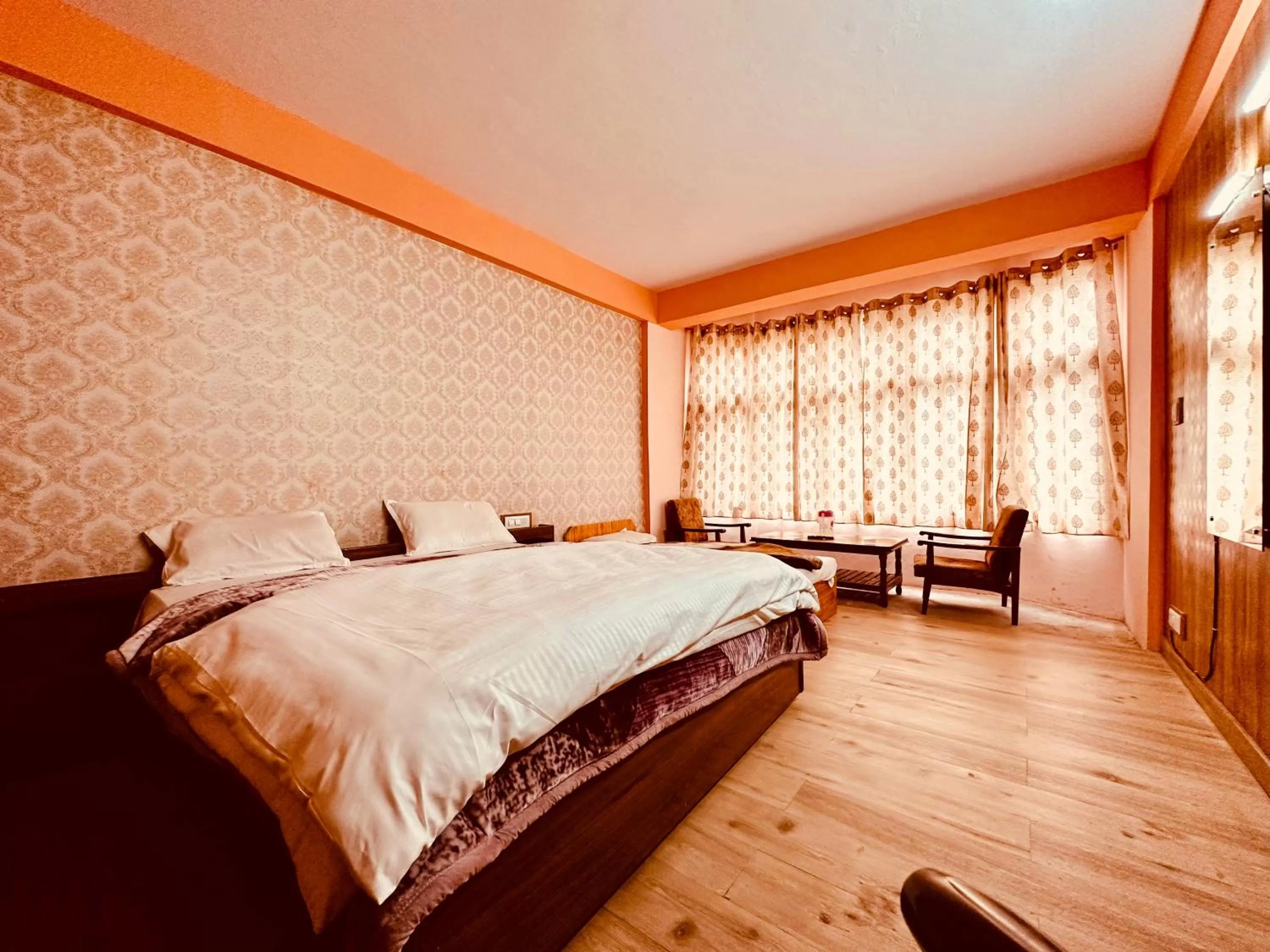 Photo of the whole room, Bed in Hotel D Kanchan Manali