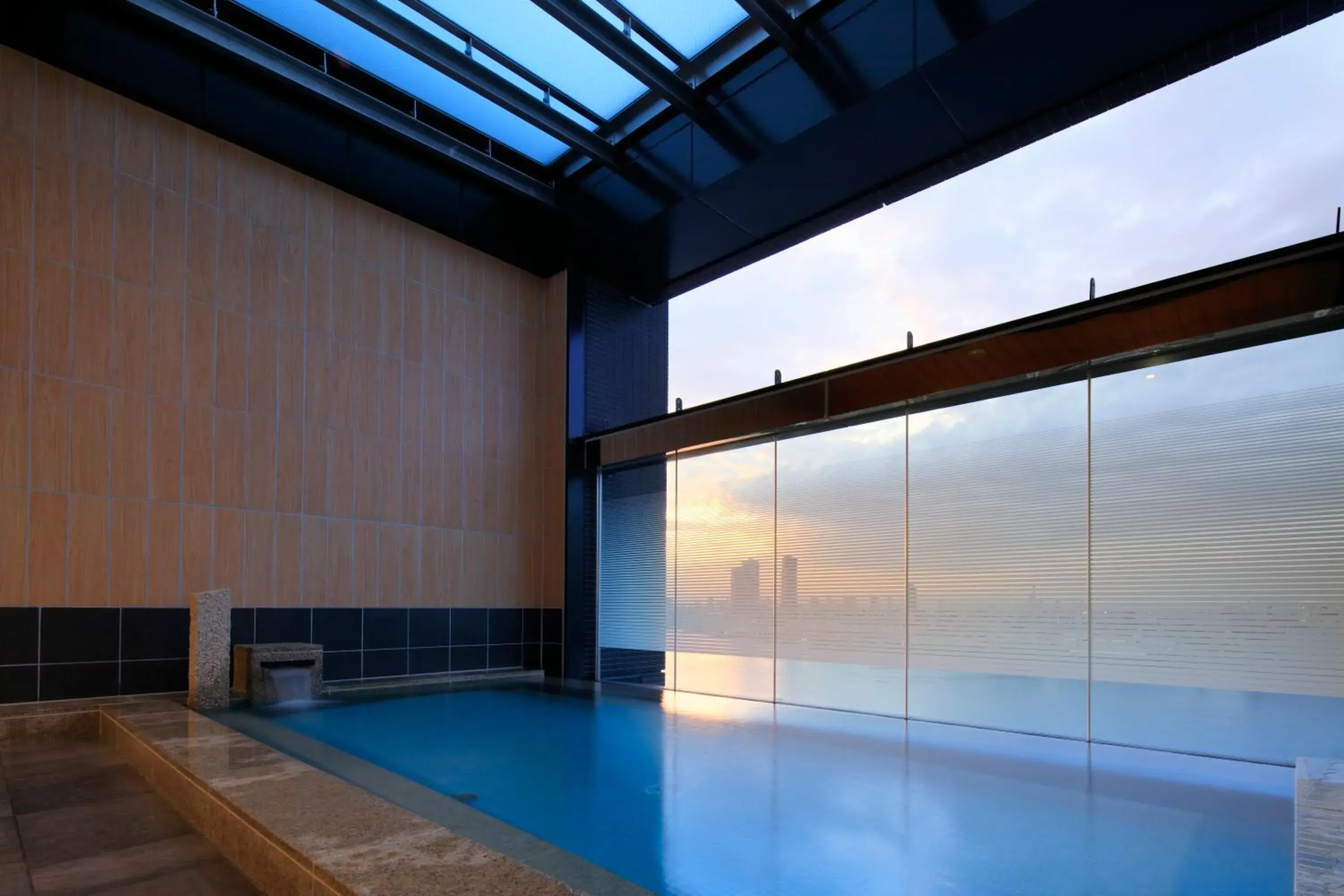 Open Air Bath, Swimming Pool in The Singulari Hotel & Skyspa at Universal Studios Japan