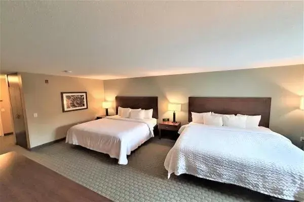 Bed in AmeriVu Inn and Suites - Chisago City