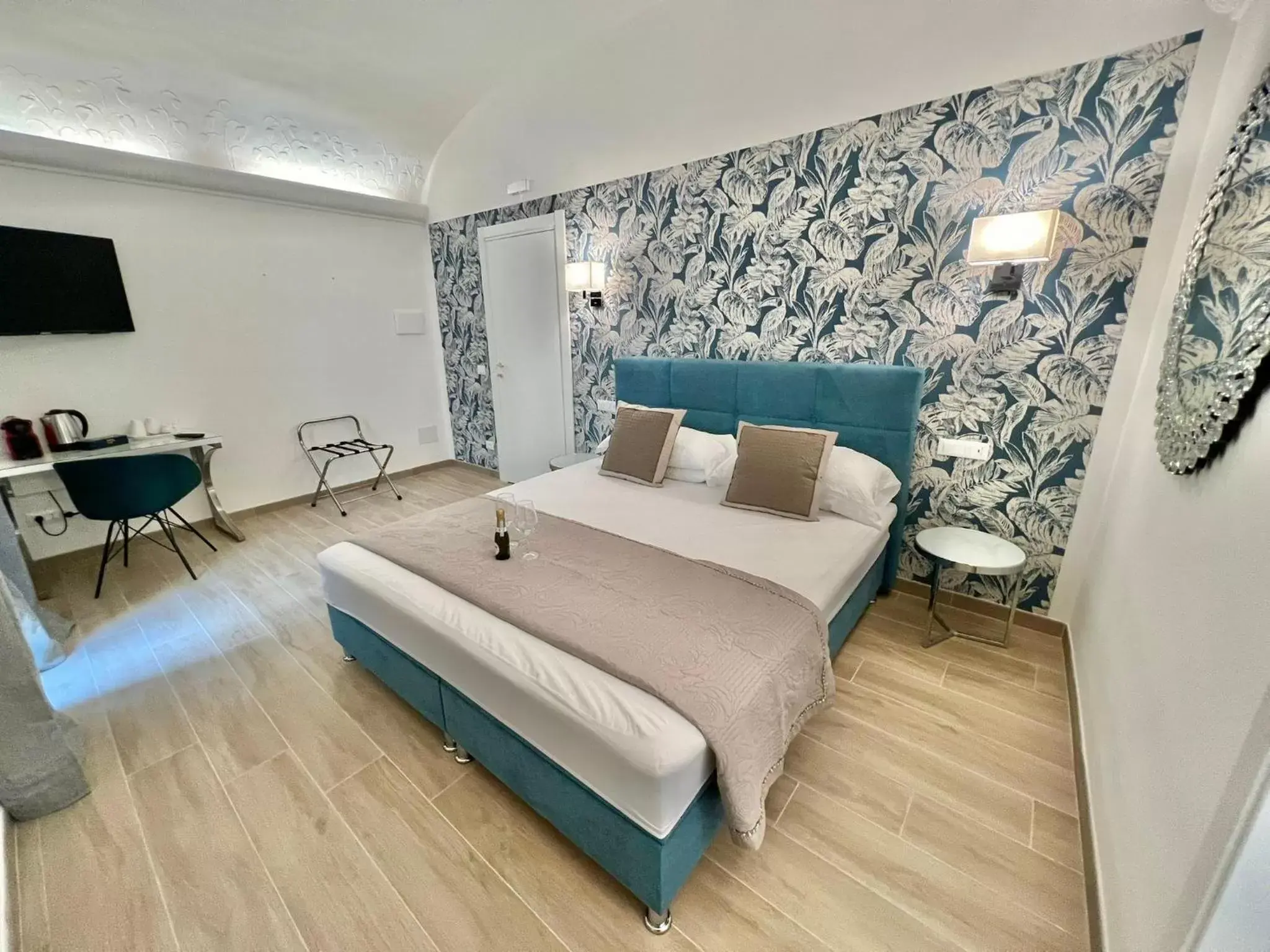 Photo of the whole room, Bed in Relais Roma Vaticano - METRO station Ottaviano