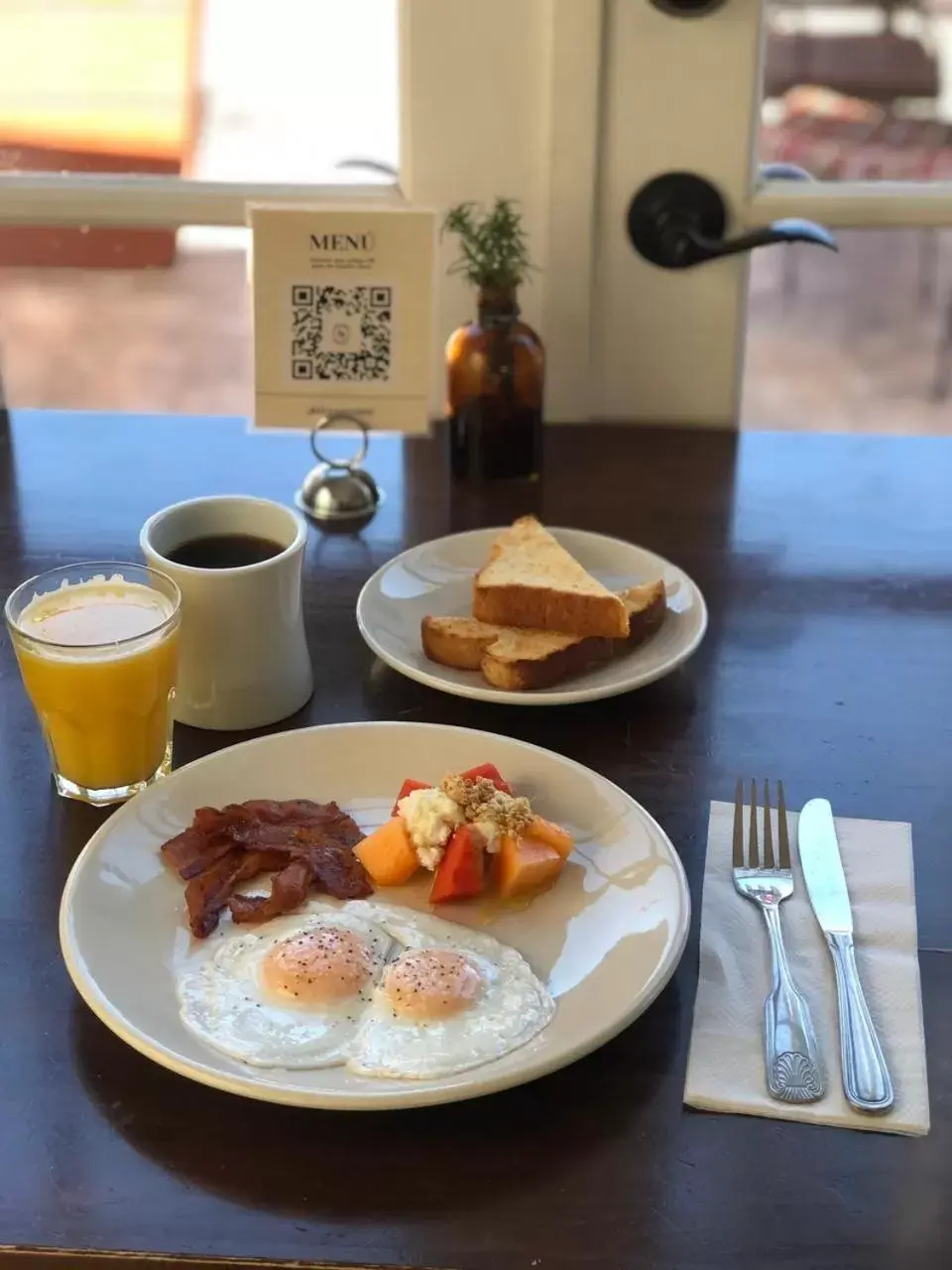 American breakfast in La Villa de Adelina