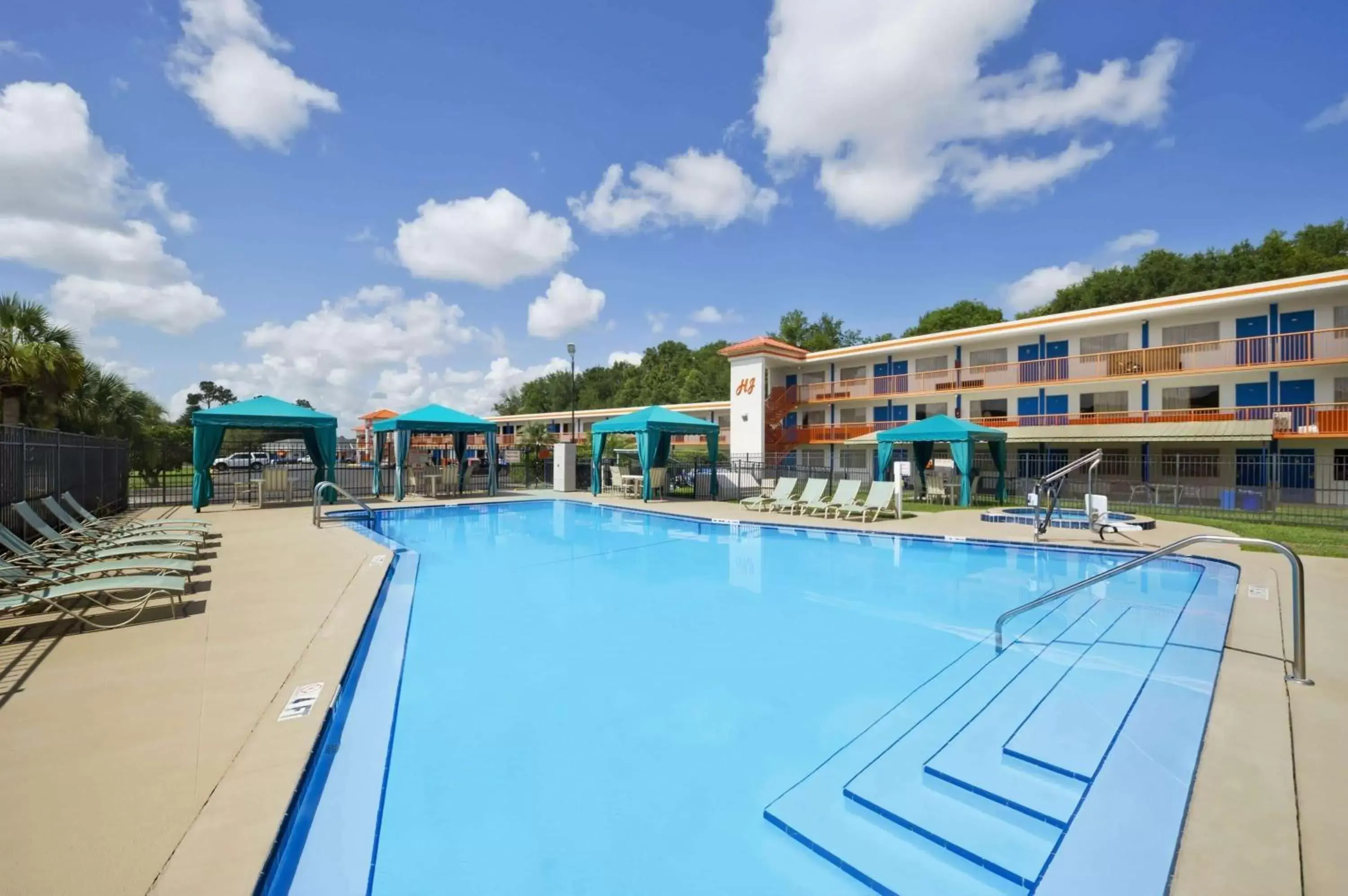 Day, Swimming Pool in Howard Johnson by Wyndham Ocala FL