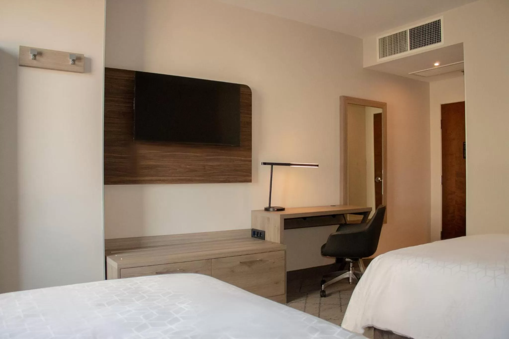 Photo of the whole room, Bed in Holiday Inn Express Mexico City Satelite by IHG