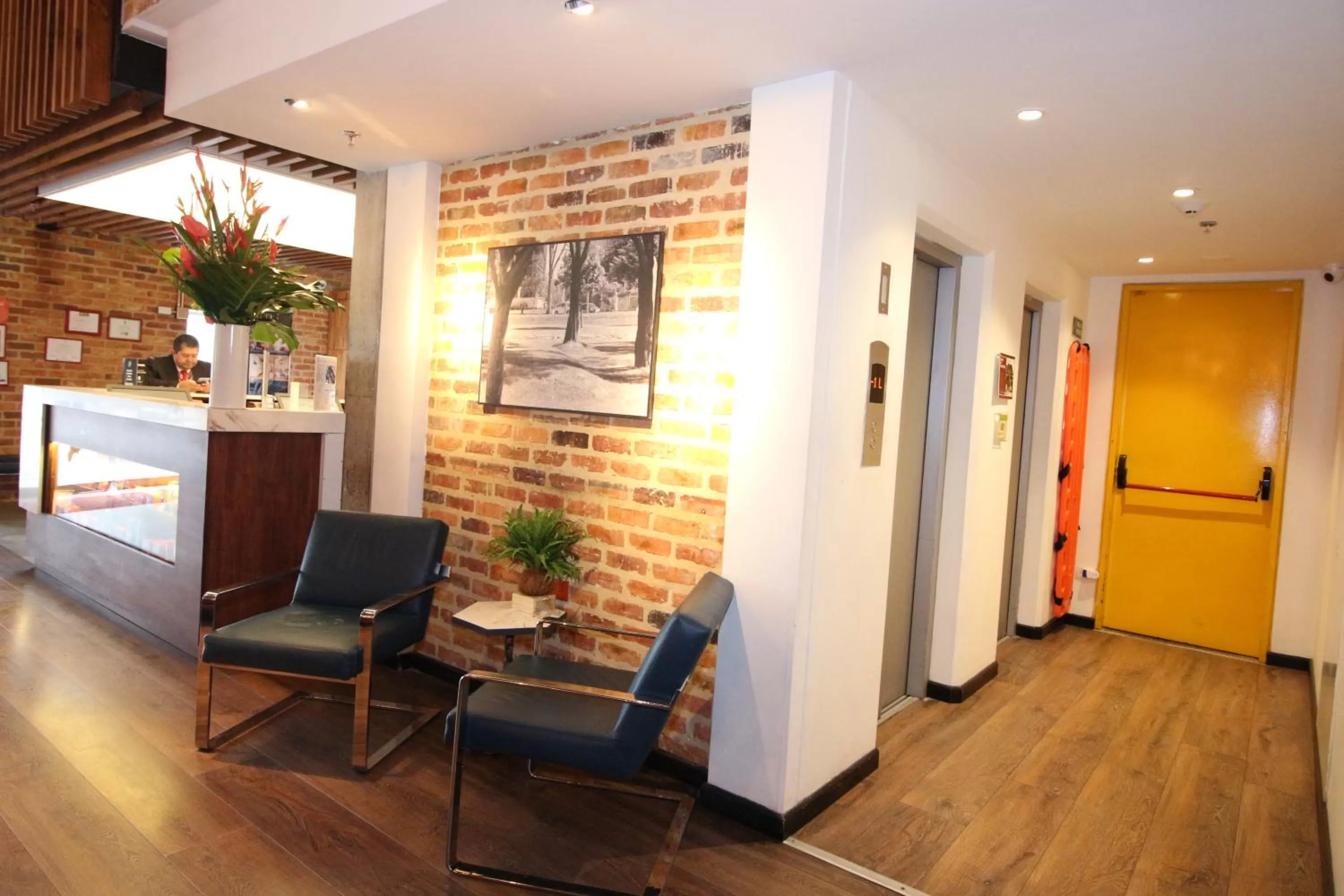 Lobby or reception in Hotel B3 Virrey