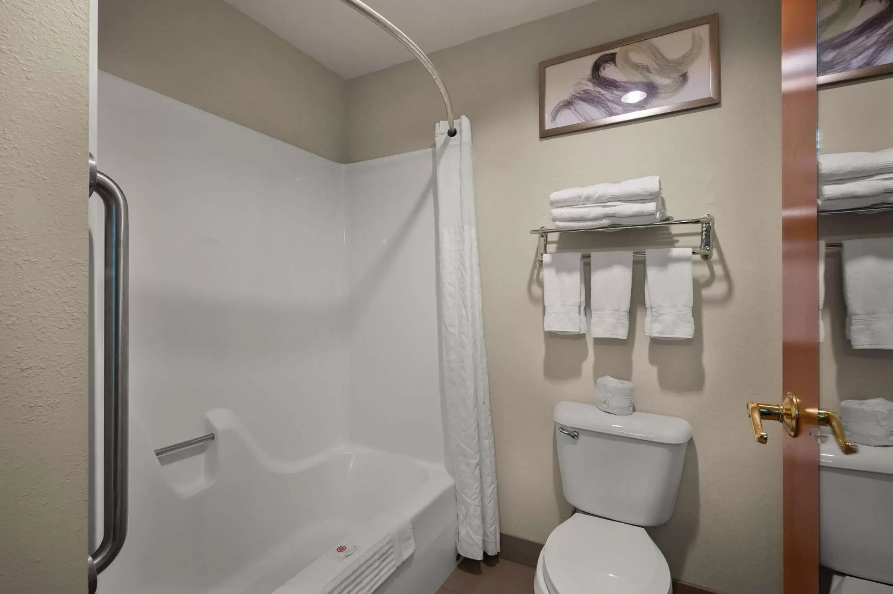 Bedroom, Bathroom in Comfort Inn & Suites Fenton