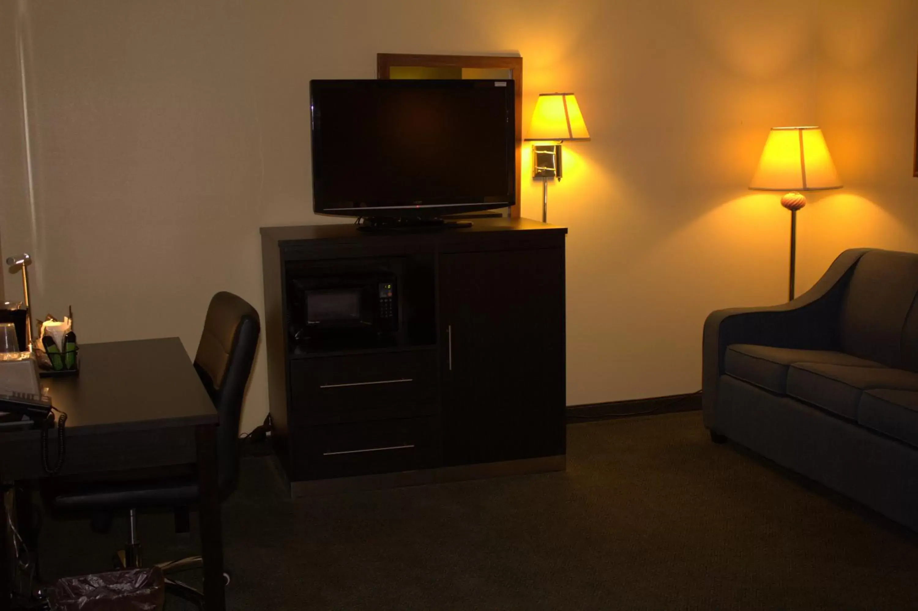 TV/Entertainment Center in Super 8 by Wyndham Colby