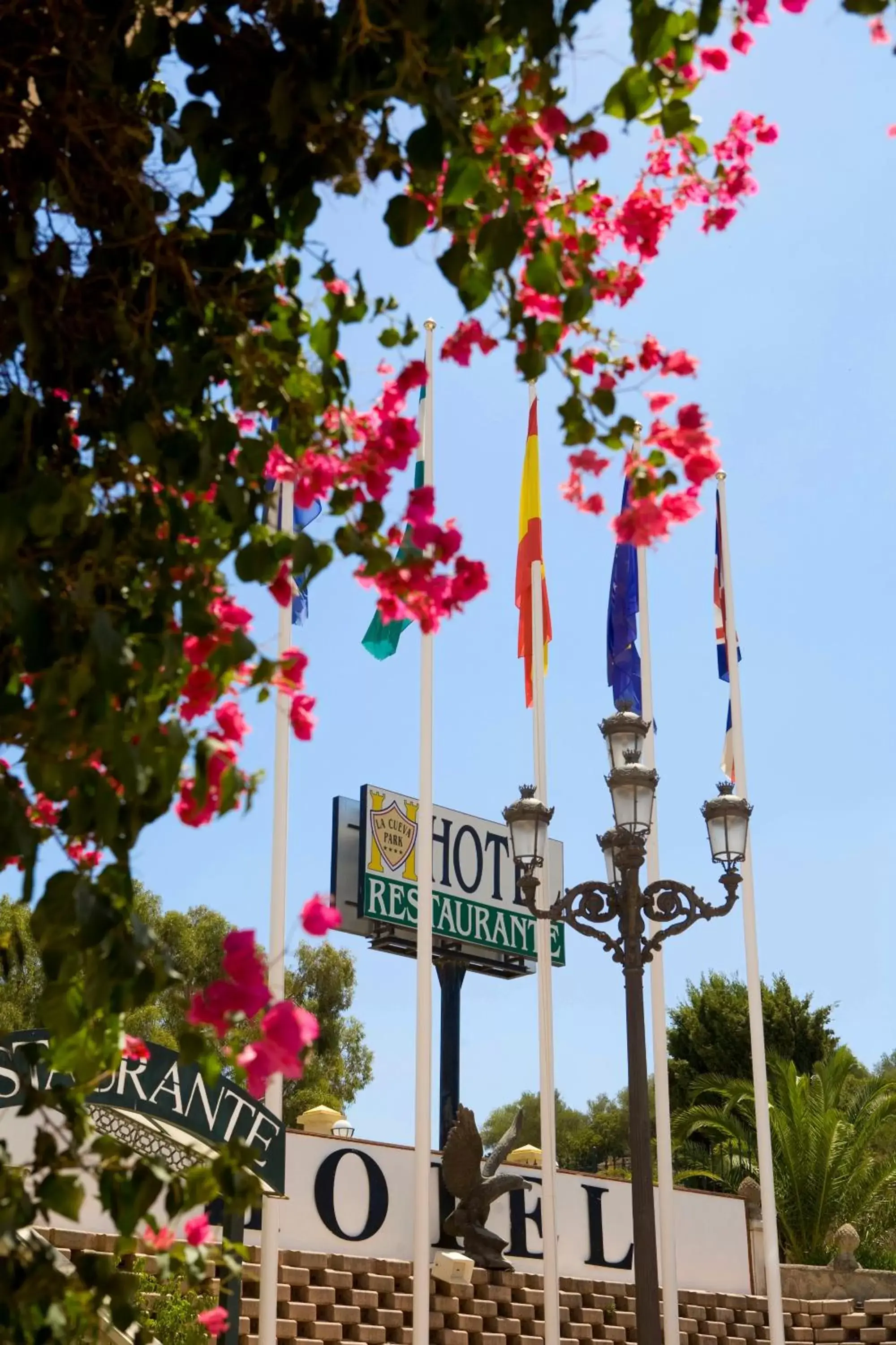 Facade/entrance, Property Logo/Sign in La Cueva Park