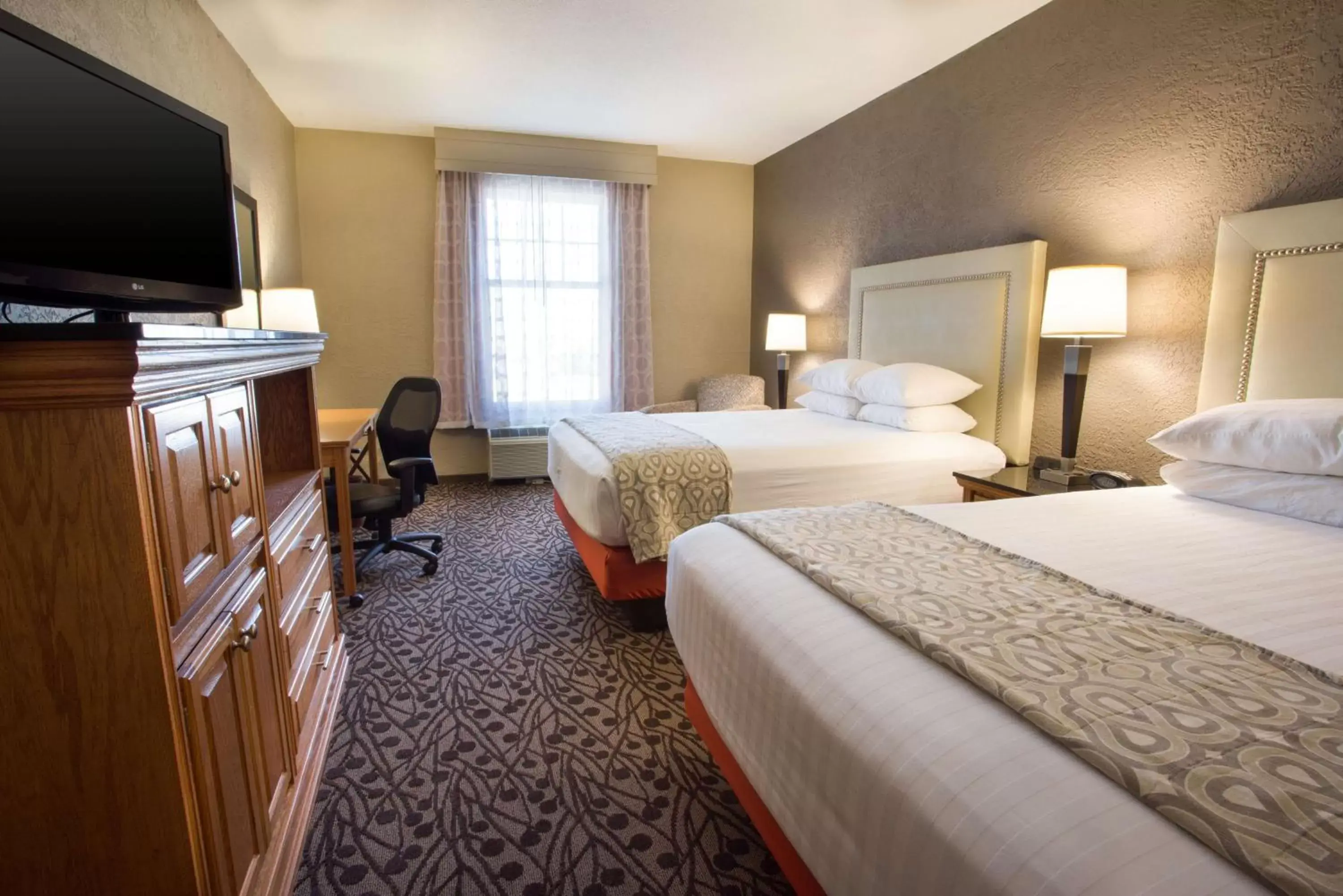 Photo of the whole room, Bed in Drury Inn & Suites Amarillo