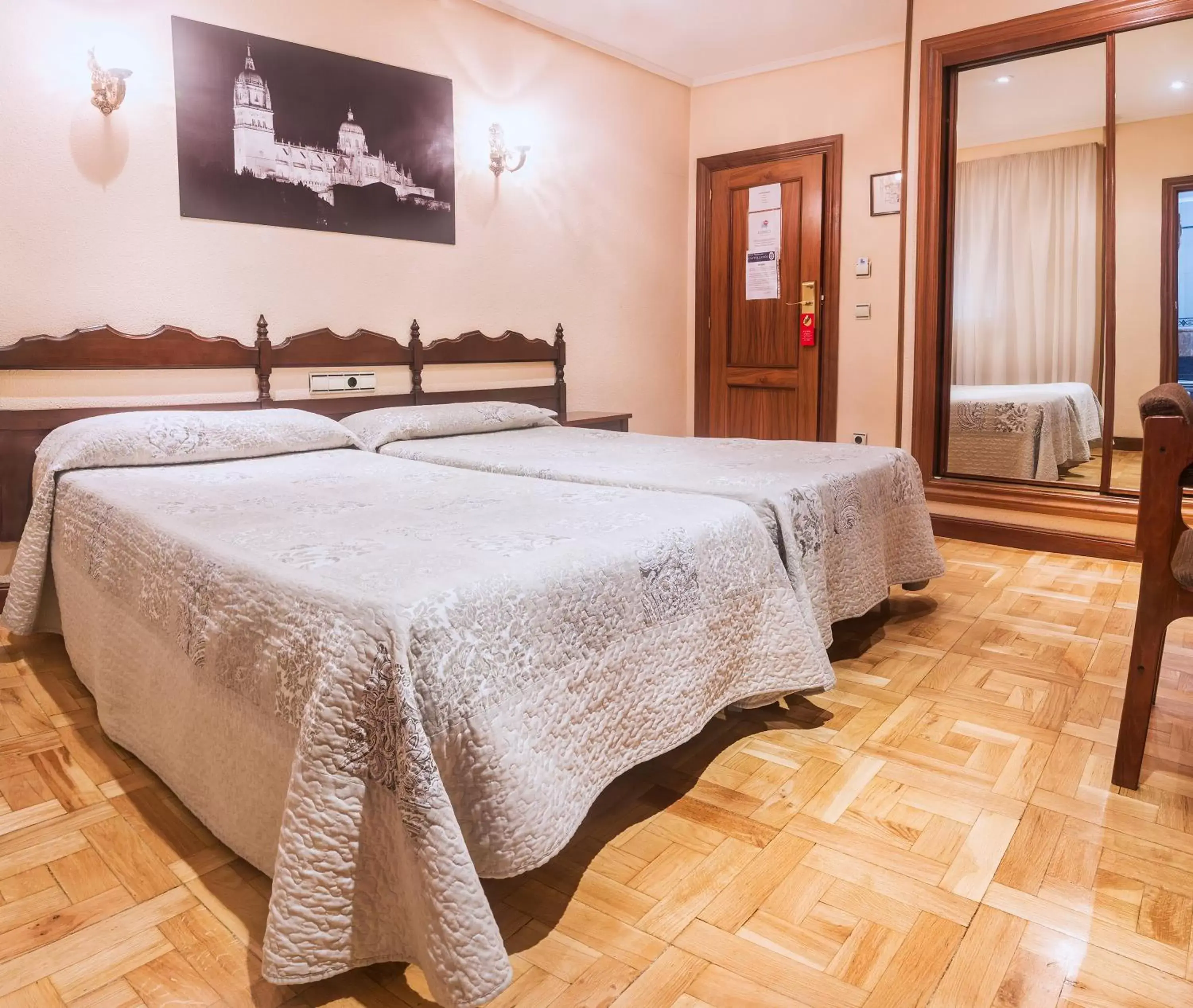 Bedroom in Hotel Residencia Castellano I