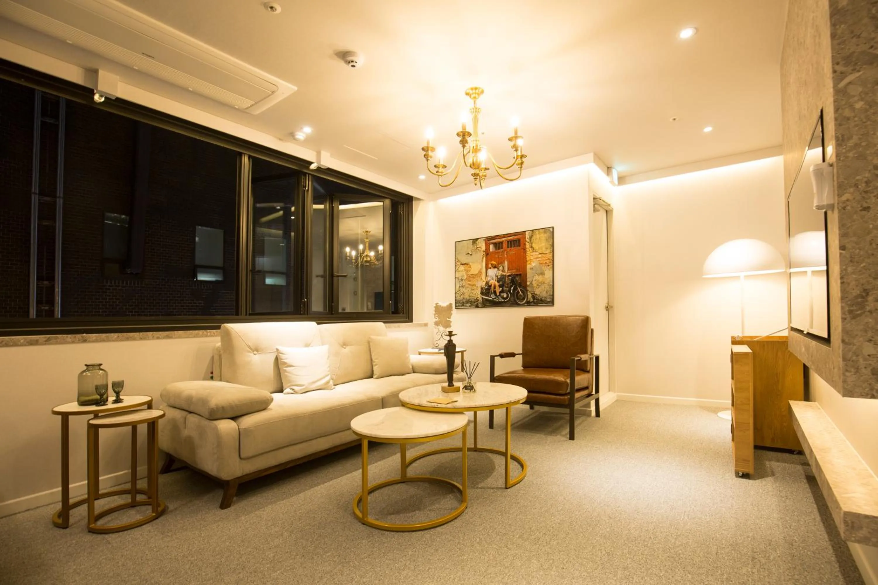 Living room, Seating Area in UH Suite The Jongno