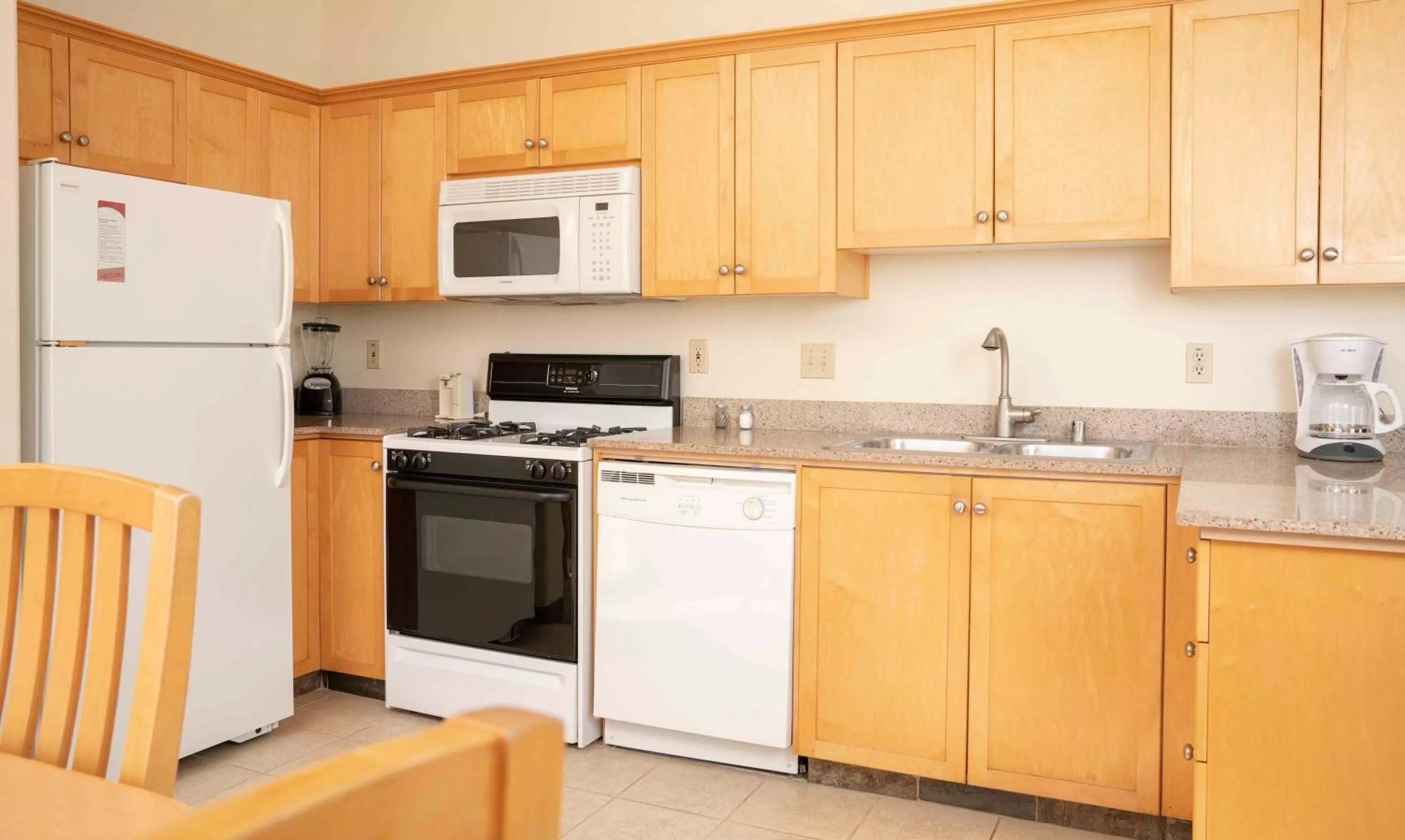 Kitchen or kitchenette in Raintree's Cimarron Golf Resort Palm Springs