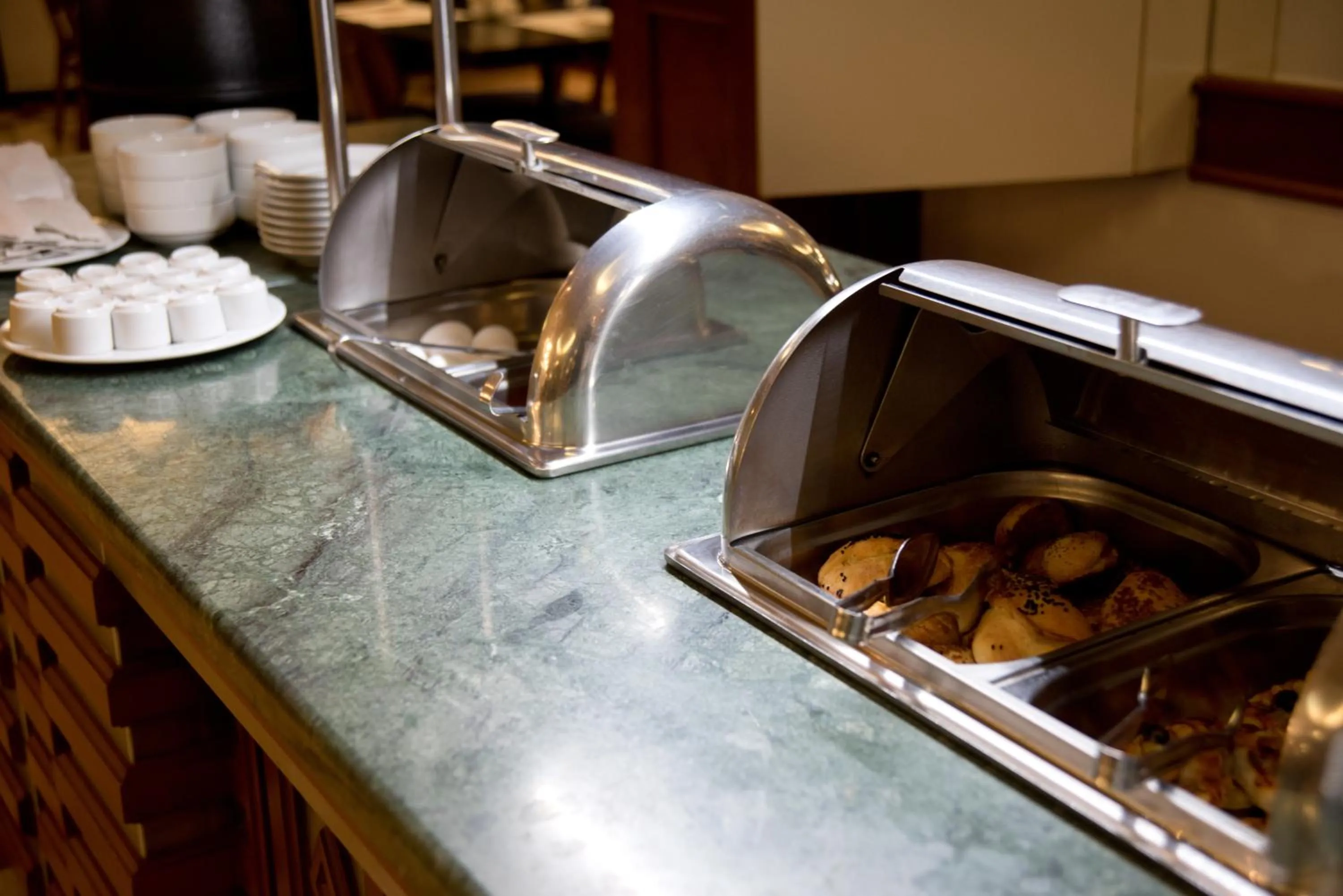 Buffet breakfast in Taksim Metropark Hotel