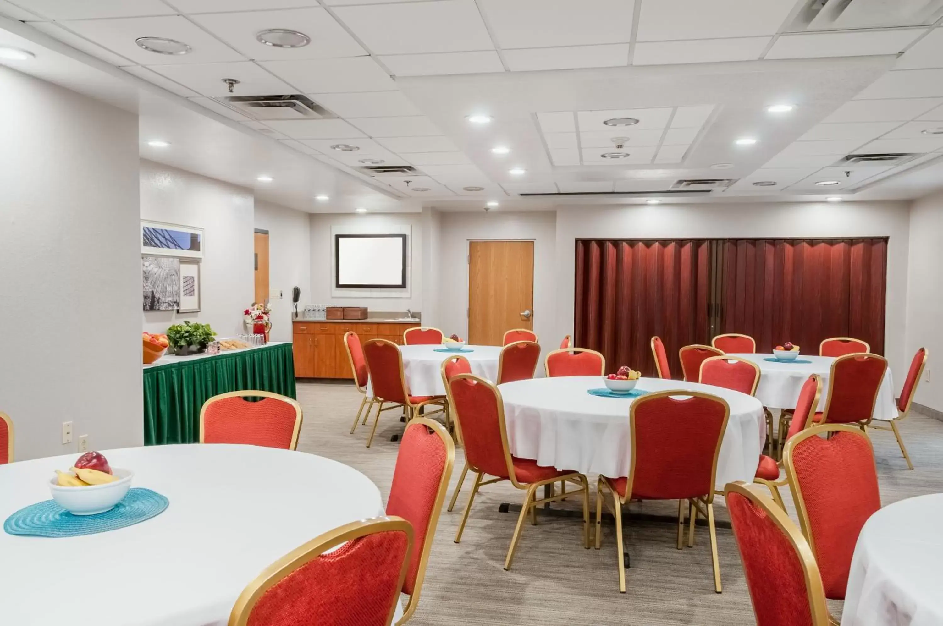 Business facilities in Country Inn & Suites by Radisson, Cookeville, TN